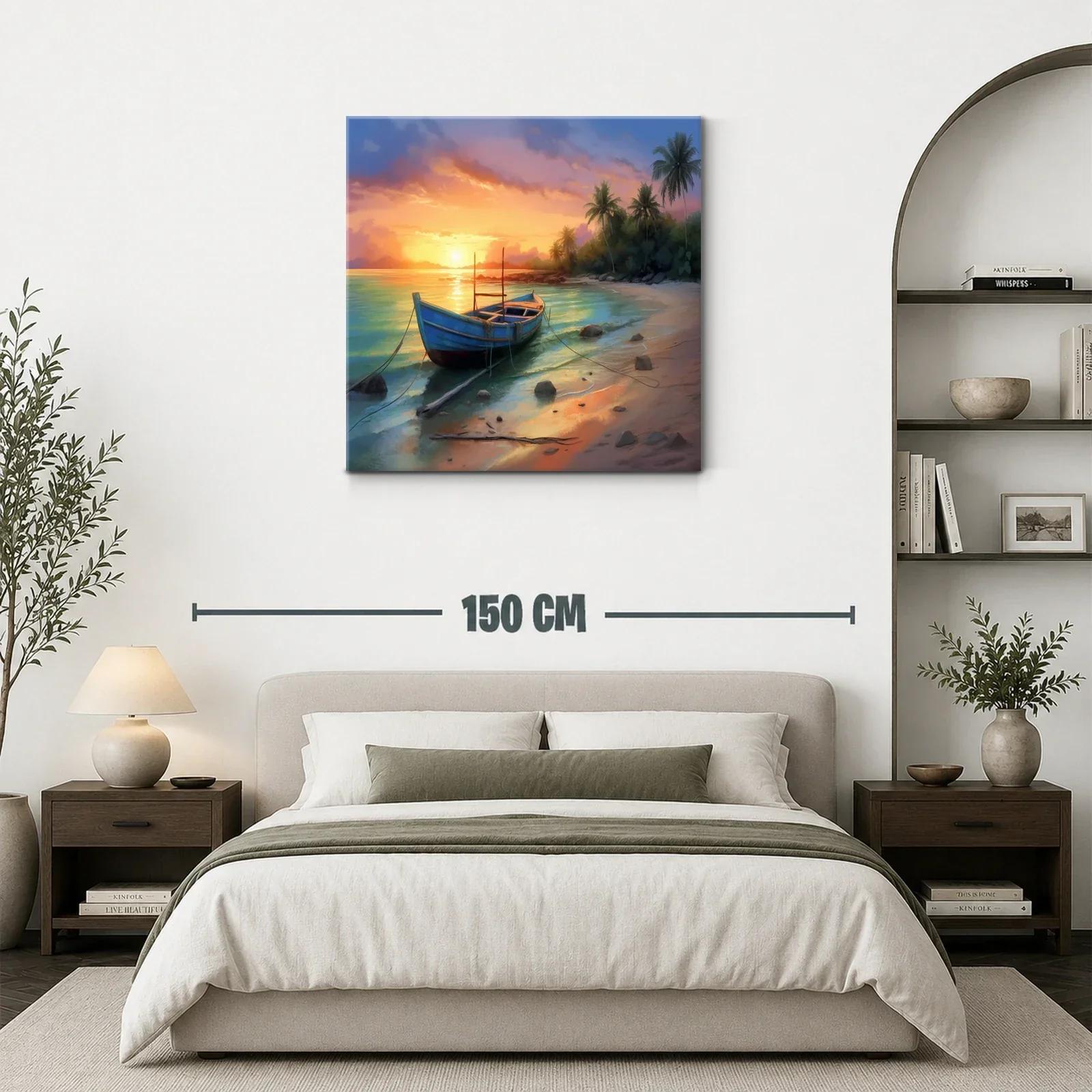 Atardecer tranquilo en playa con barca amarrada — miniatura 3