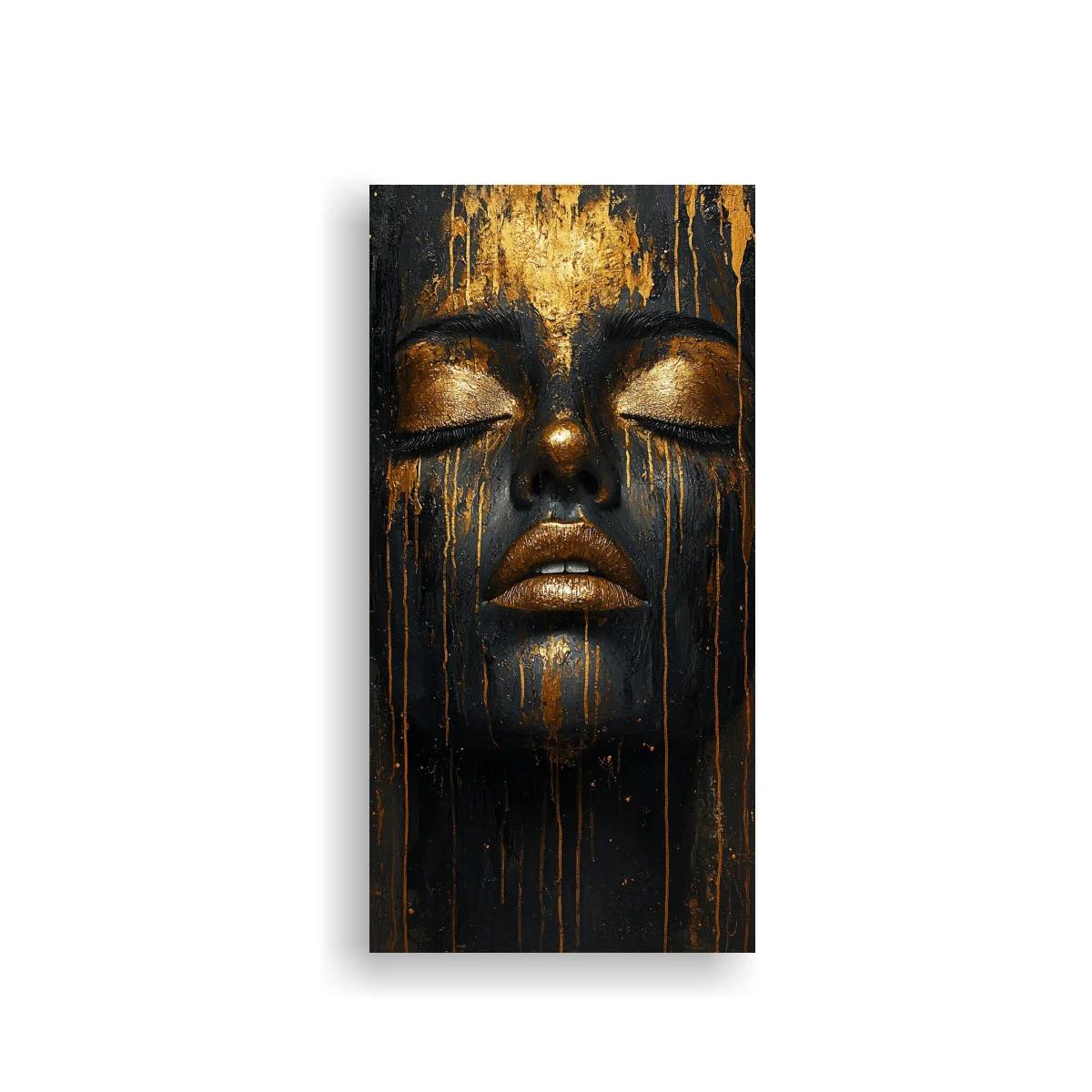 Cuadro rostro femenino con dorado en párpados y mejillas