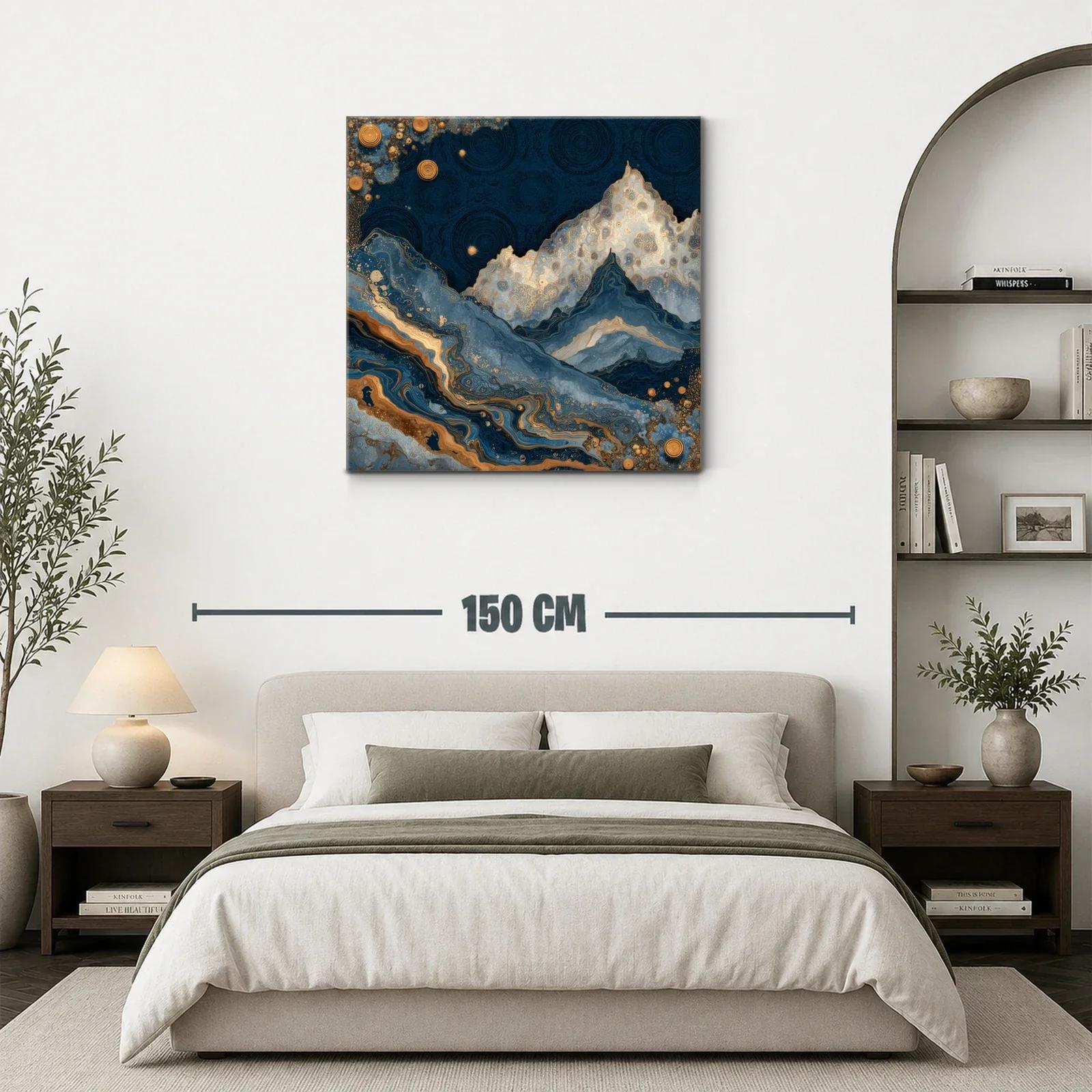 Montañas abstractas con destellos dorados y azul profundo — miniatura 3