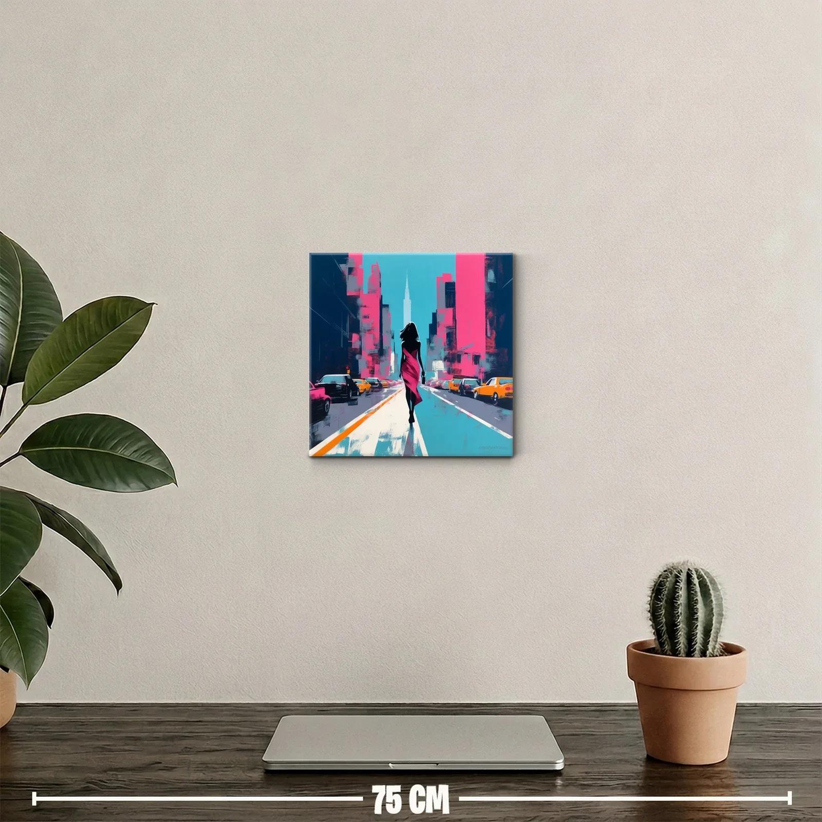 Mujer en vestido fucsia caminando por ciudad vibrante — miniatura 2