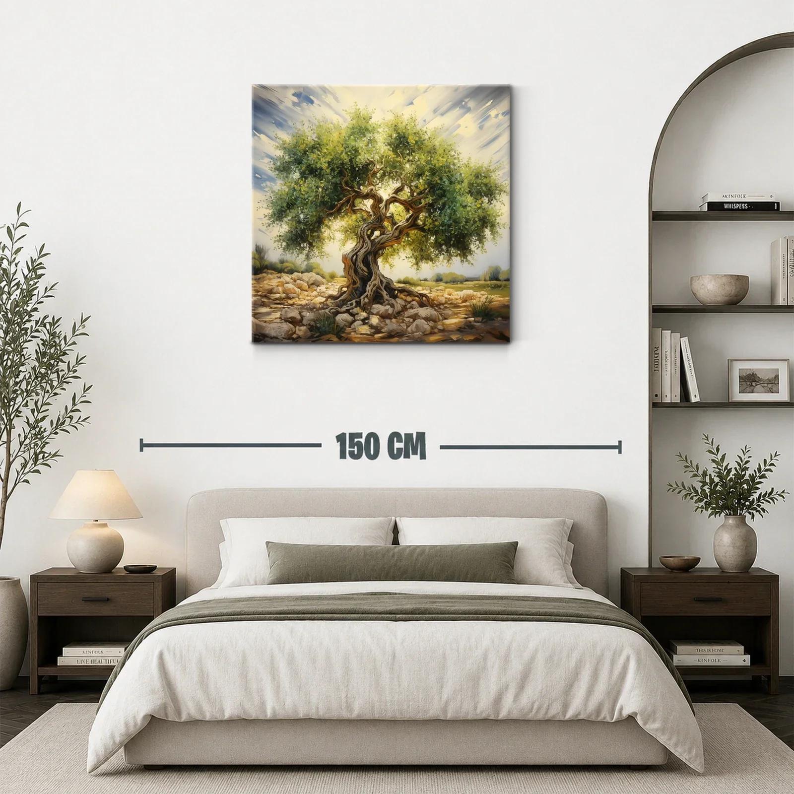 Árbol antiguo con ramas retorcidas y follaje exuberante — miniatura 3