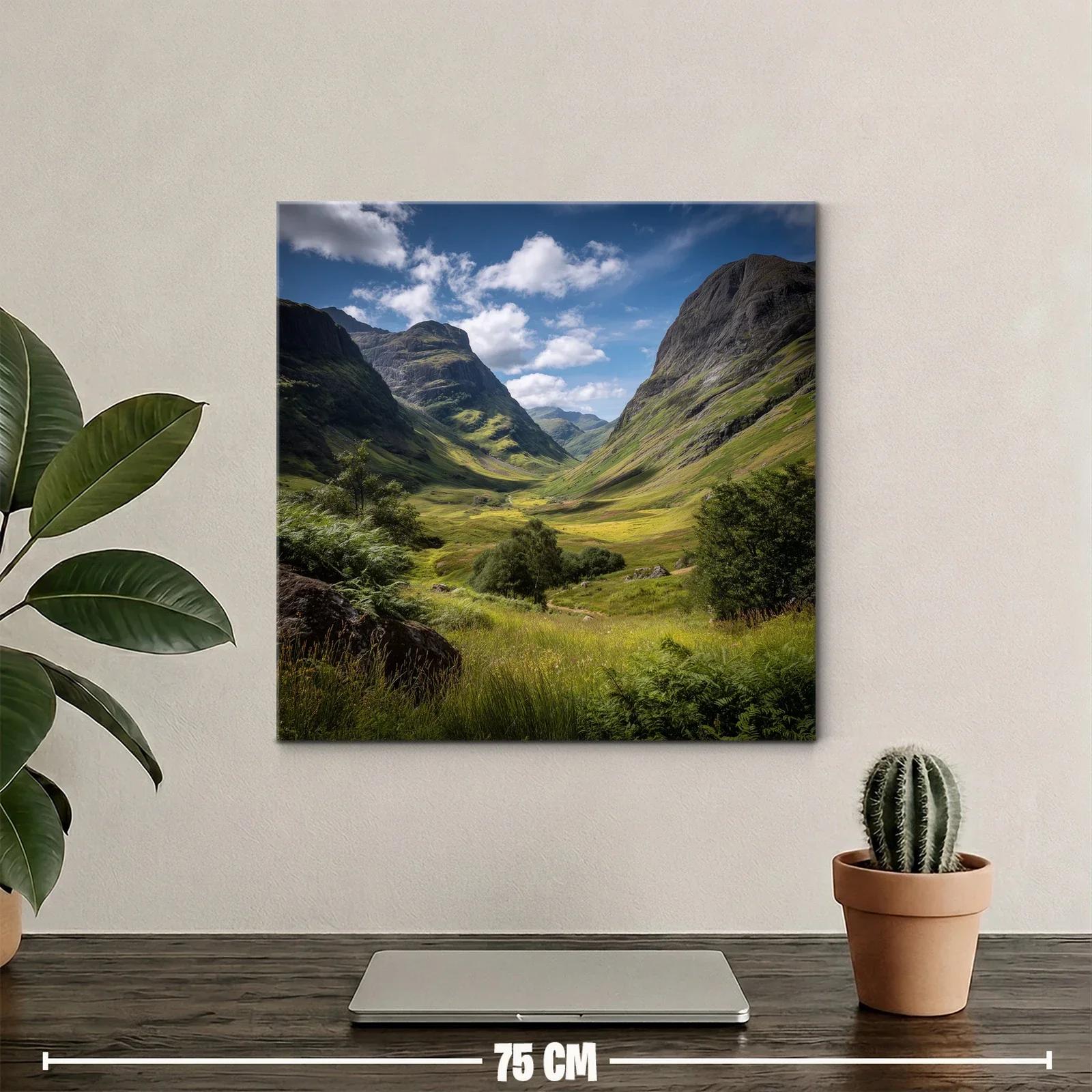 Impresionante paisaje de montaña con cielo azul y praderas verdes — miniatura 2