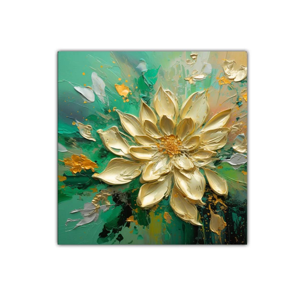 Flor dorada sobre fondo verde vibrante