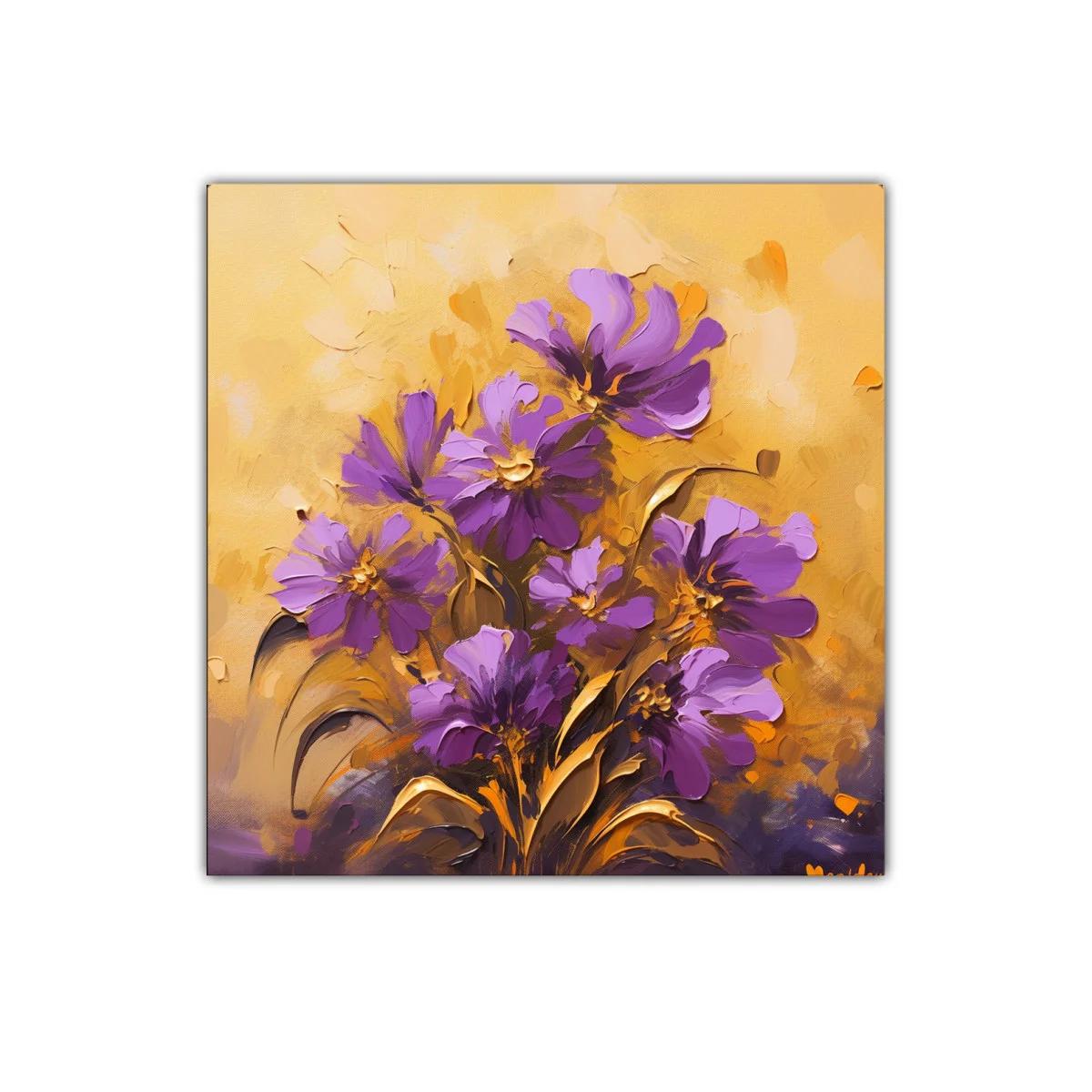 Cuadro floral con vibrantes flores moradas y fondo cálido