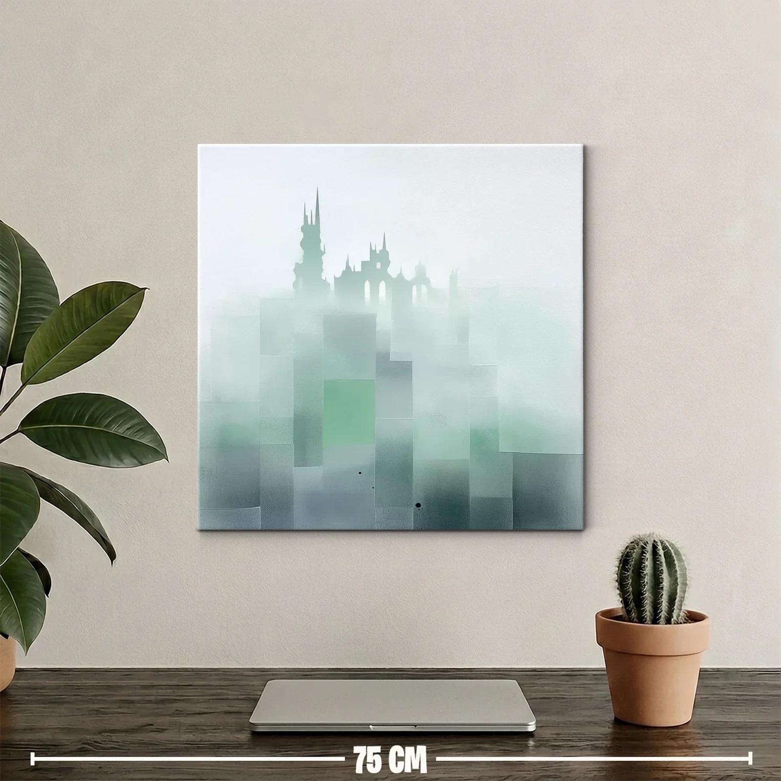Paisaje urbano con silueta de castillo entre niebla suave — miniatura 2