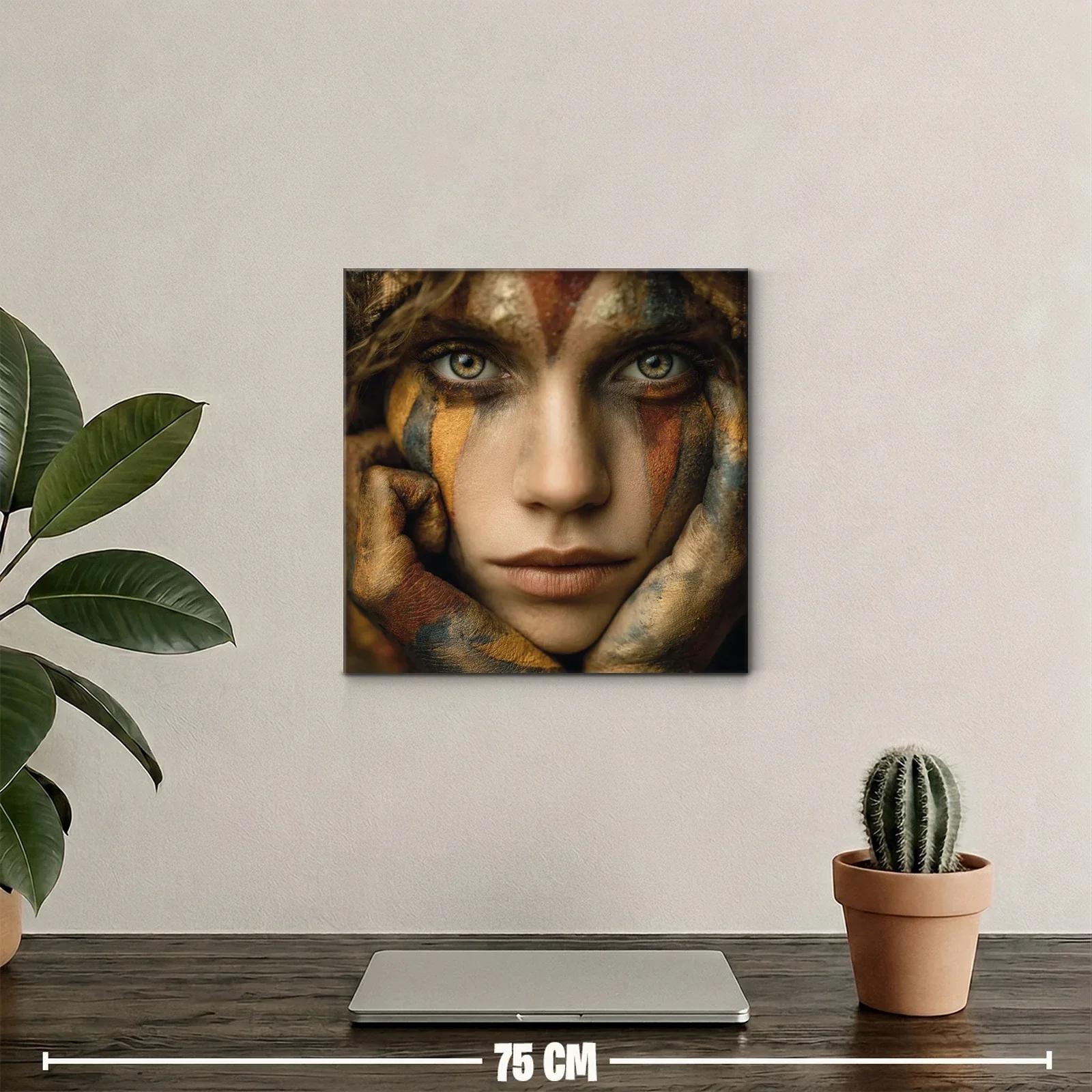 Retrato expresivo con rostro pintado en tonos cálidos — miniatura 2