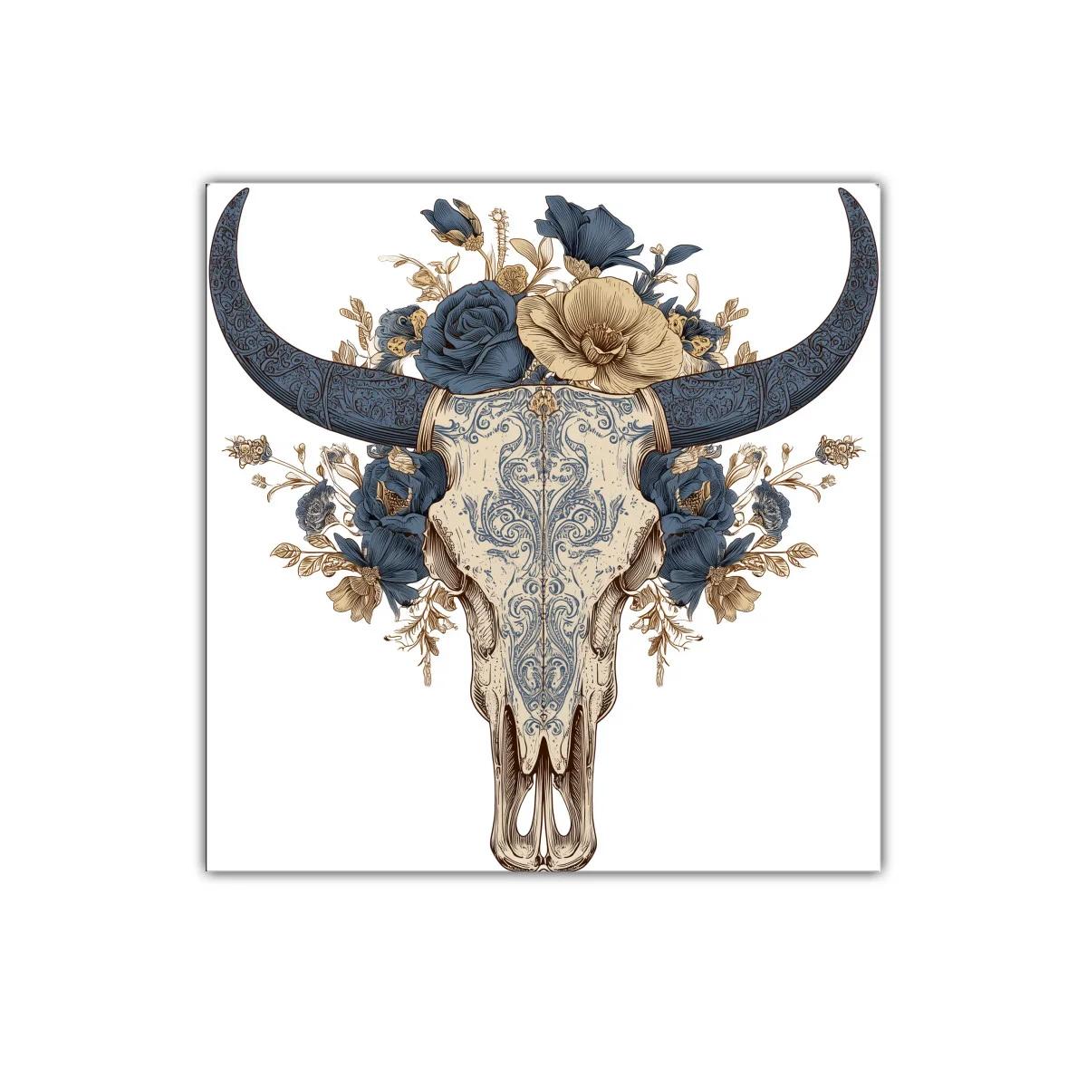 Calavera de toro decorativa con flores azul y beige — imagen principal