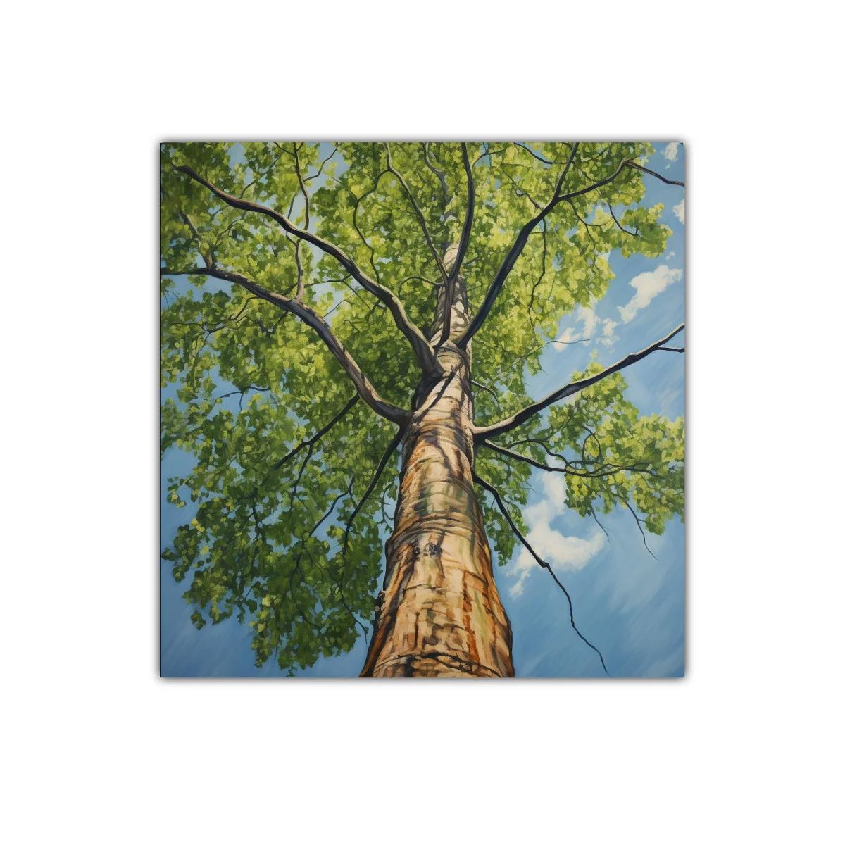 Imponente árbol con copa en cielo azul brillante — imagen principal