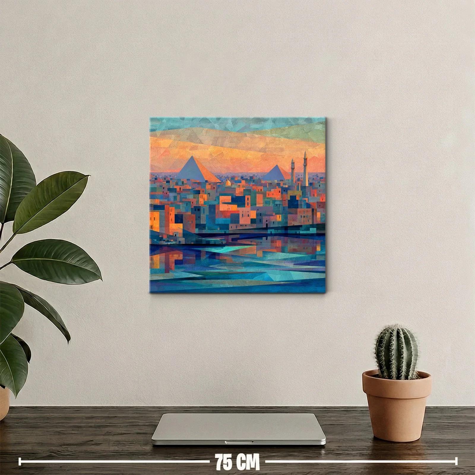Atardecer sobre ciudad con pirámides y reflejos en agua — miniatura 2