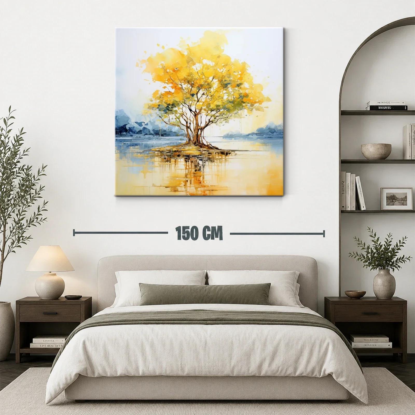 Árbol dorado brillante sobre reflejo de agua serena — miniatura 3
