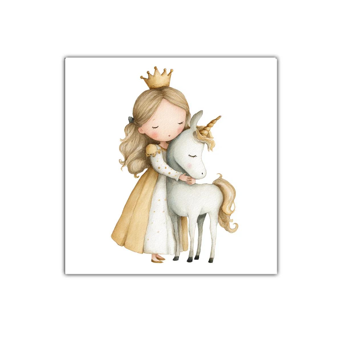 Niña con corona abrazando unicornio en tonos suaves