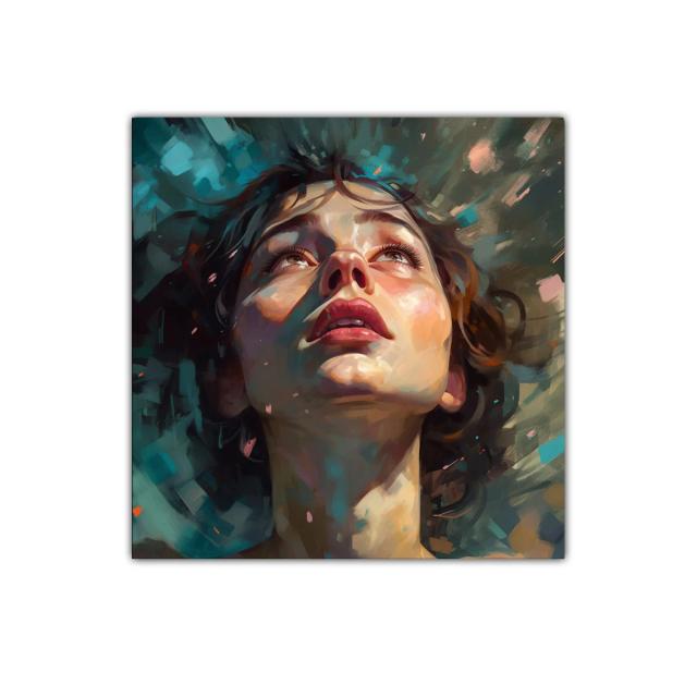 Retrato expresivo de mujer mirando hacia el cielo