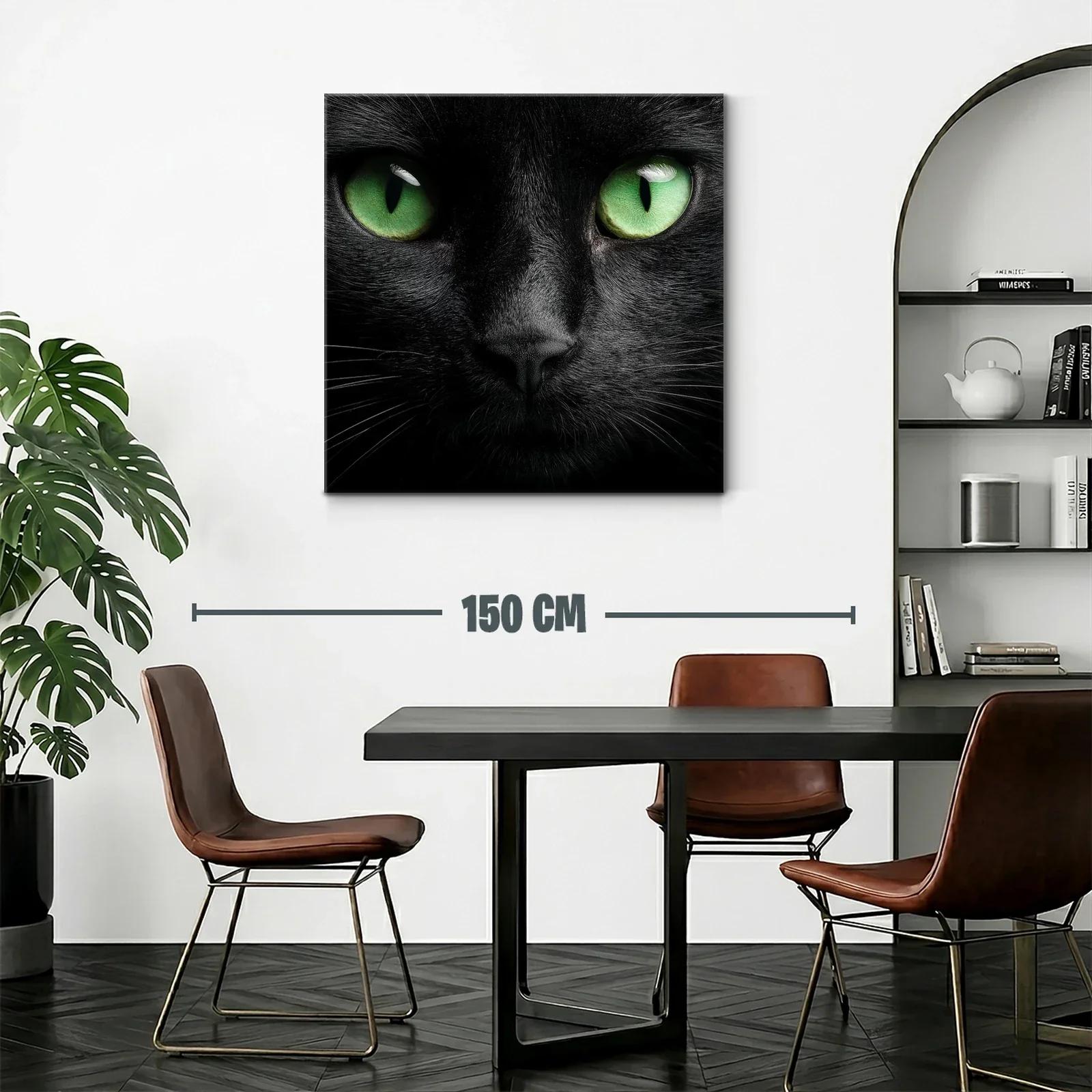 Impactante rostro de gato negro con ojos verdes intensos — miniatura 2