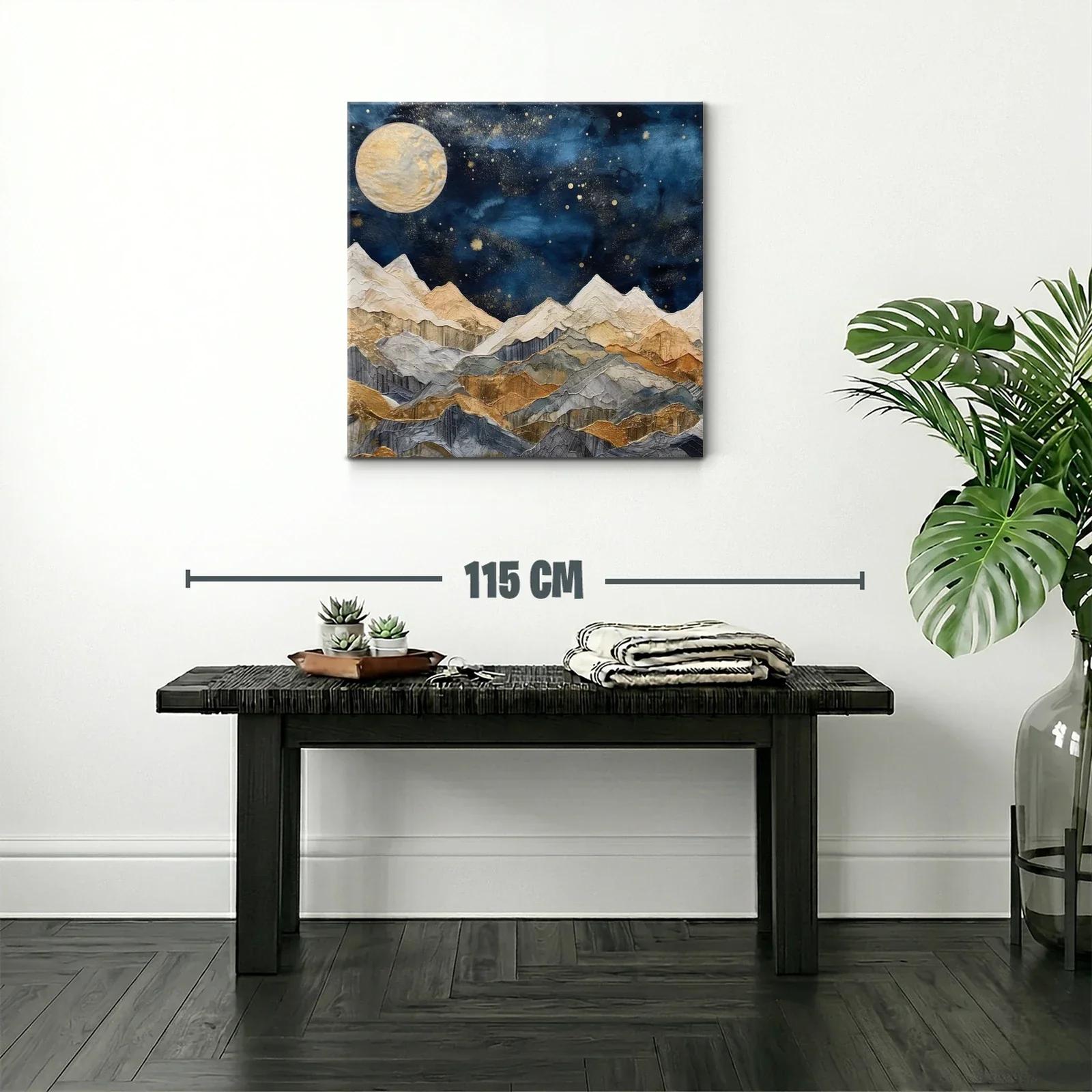Montañas doradas bajo un cielo estrellado nocturno — miniatura 2