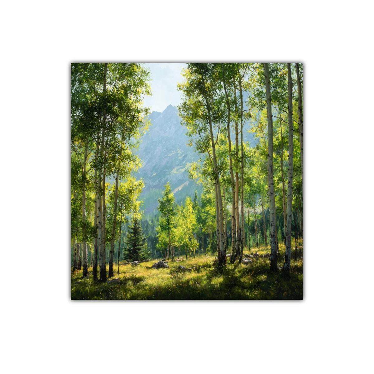 Bosque iluminado con montañas al fondo en tonos verdes y azules — imagen principal