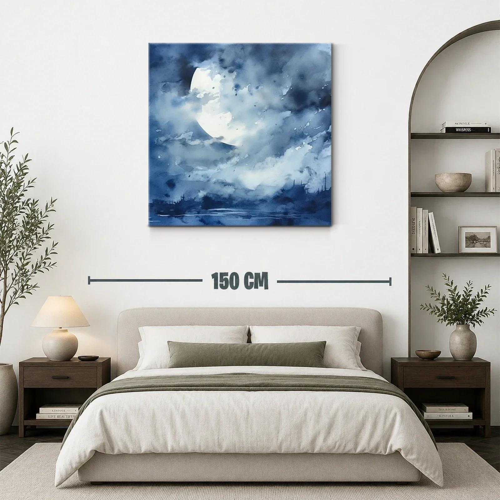 Luna llena entre nubes en cielo nocturno azul — miniatura 3
