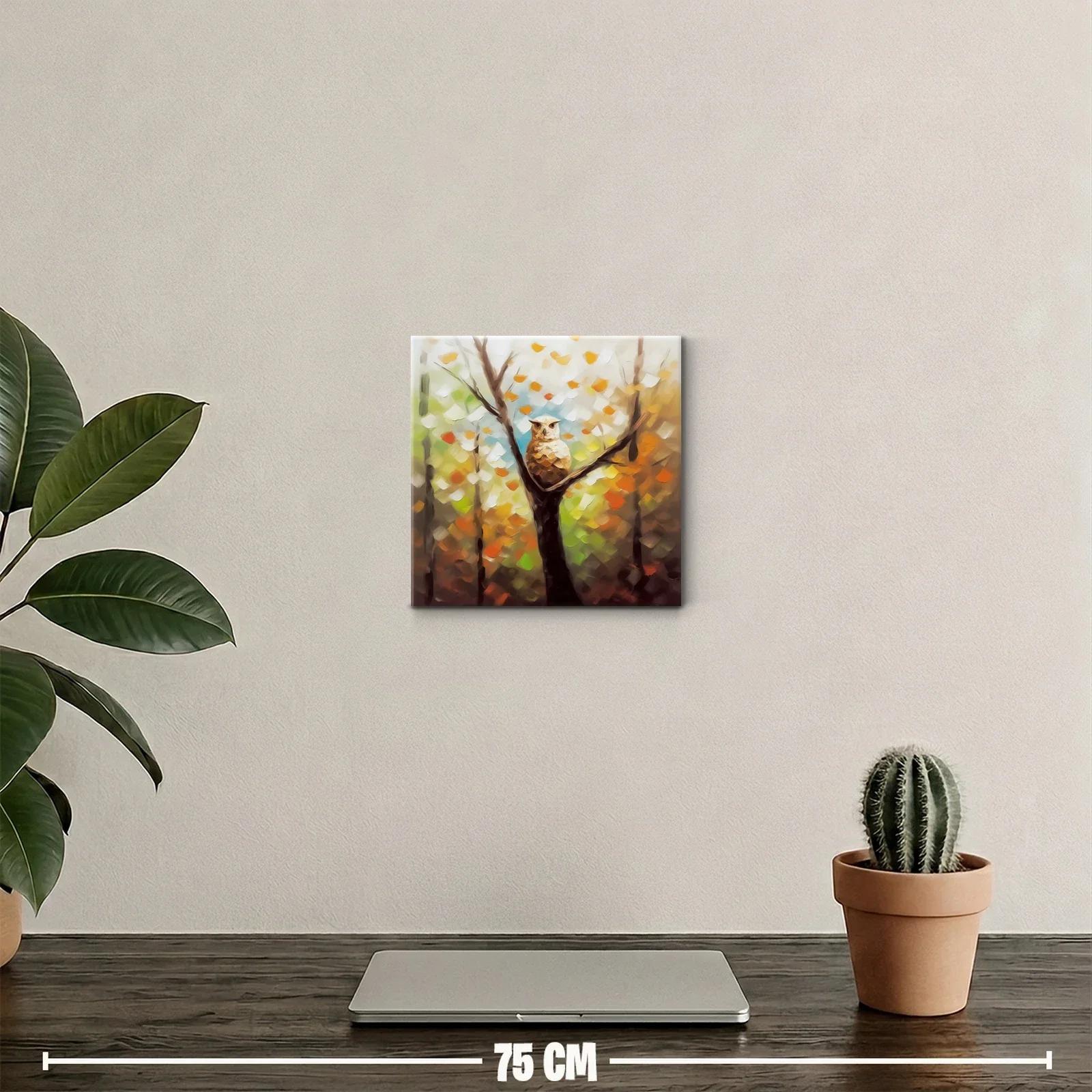 Búho Solitario en Bosque de Otoño — miniatura 2