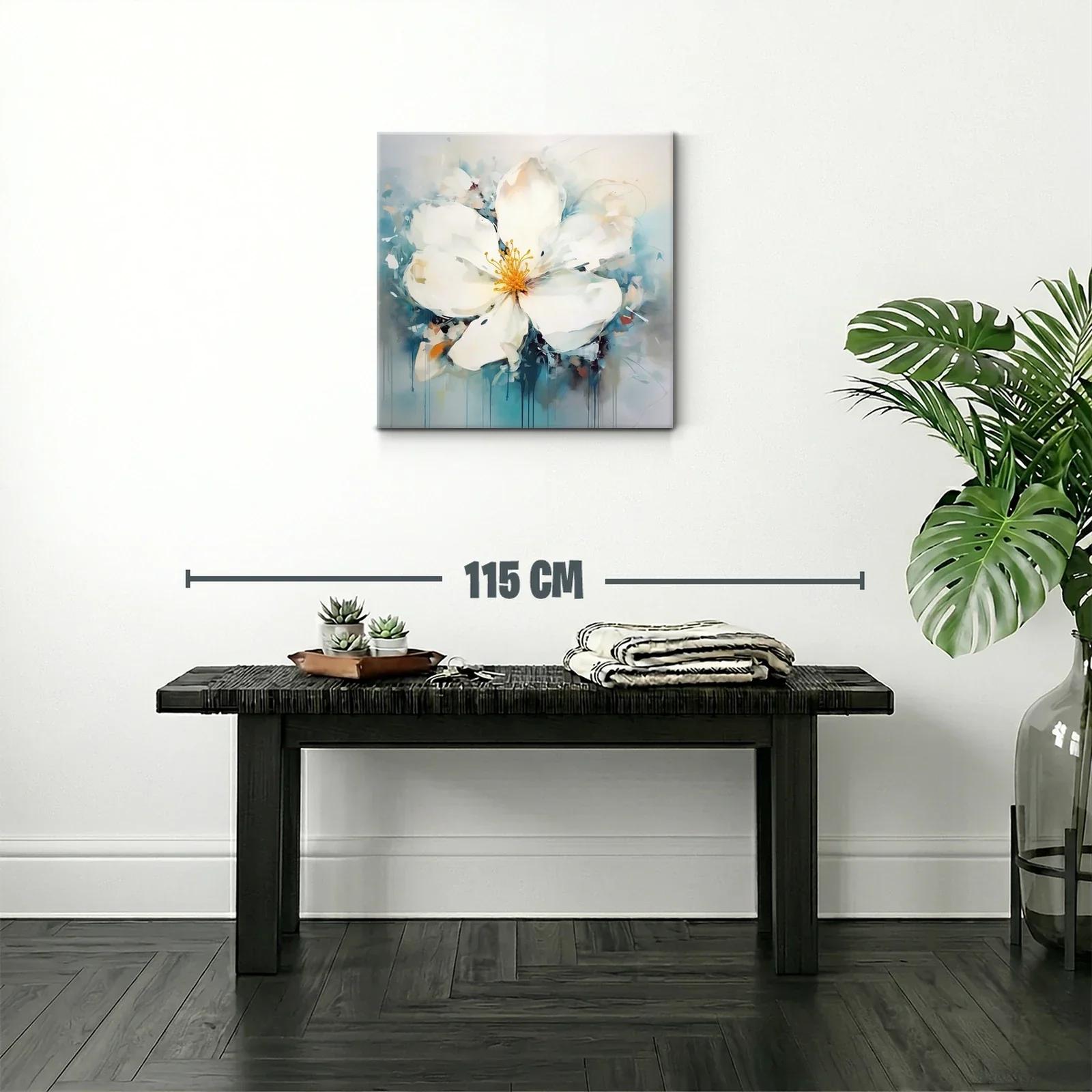 Flor blanca amplia con pinceladas suaves y tonos azules — miniatura 2