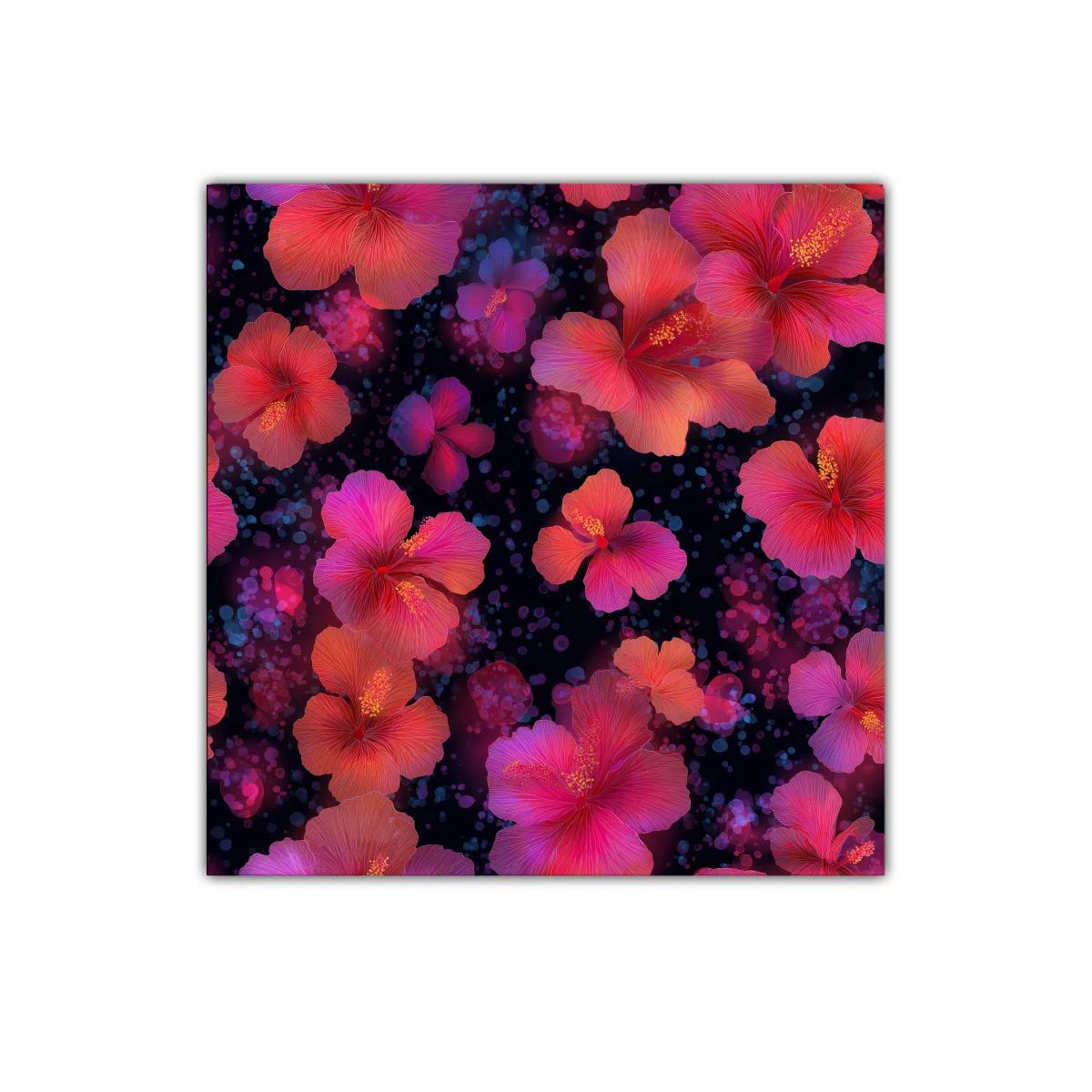 Cuadro con vibrantes flores rojas y moradas sobre fondo oscuro — imagen principal