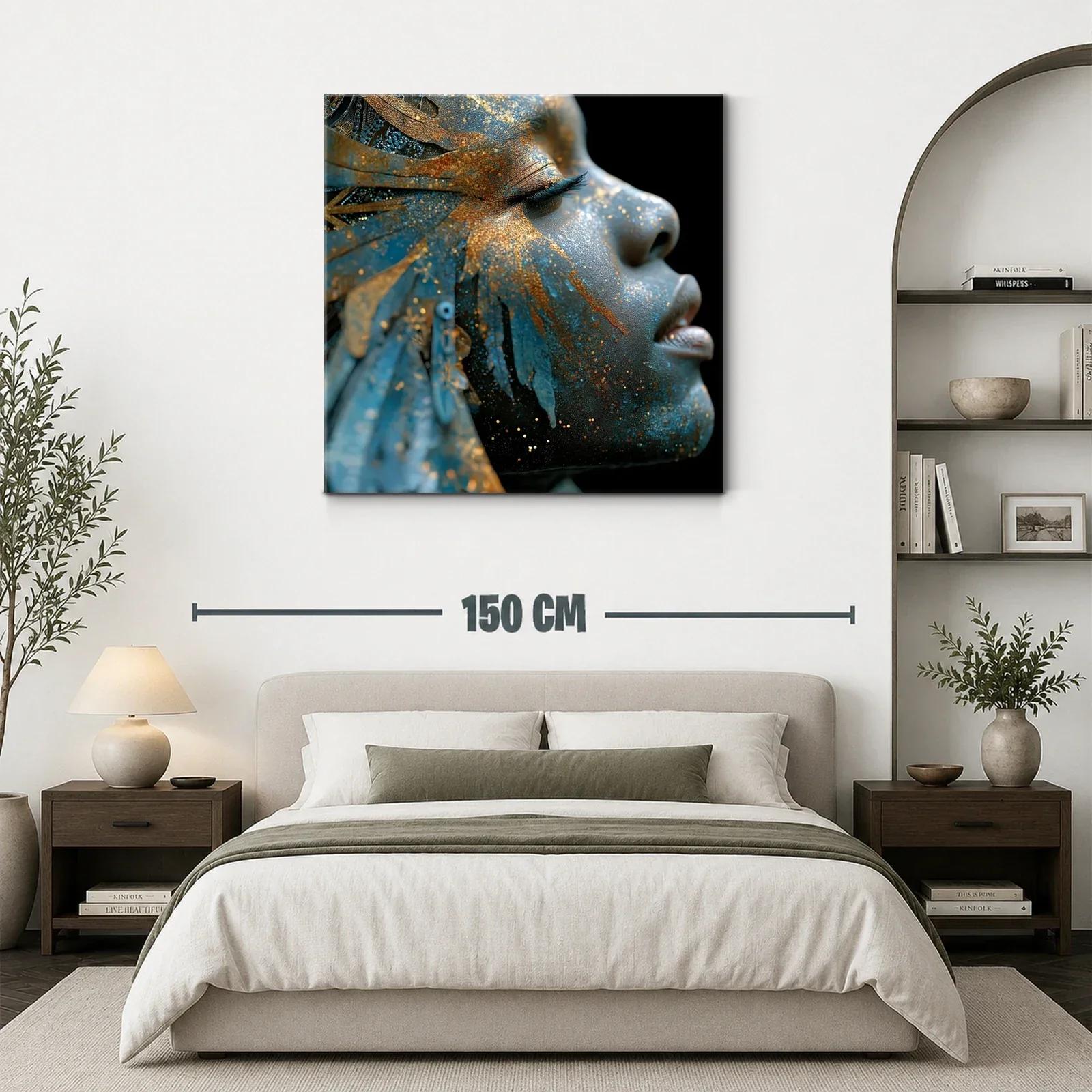 Rostro artístico con detalles dorados y tonos azules — miniatura 3