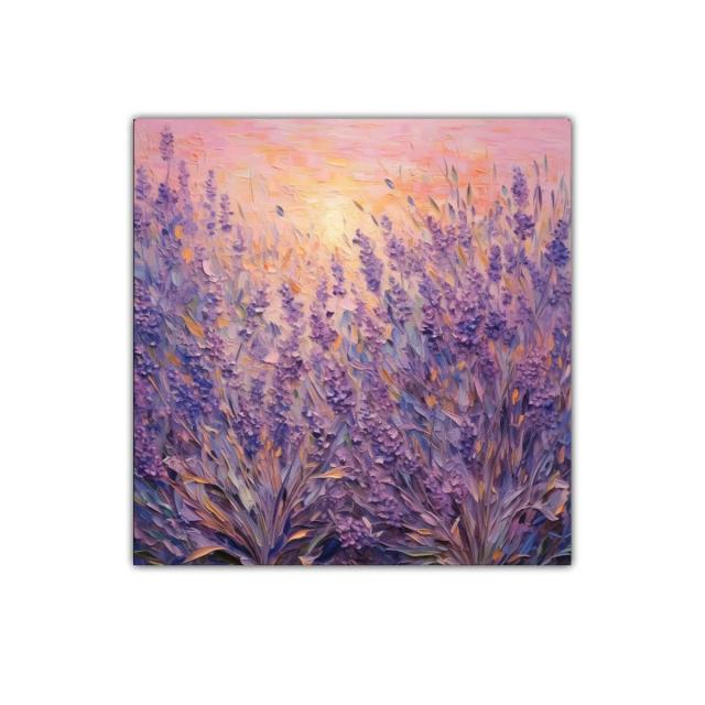 Campo de lavanda al atardecer con luz cálida y vibrante