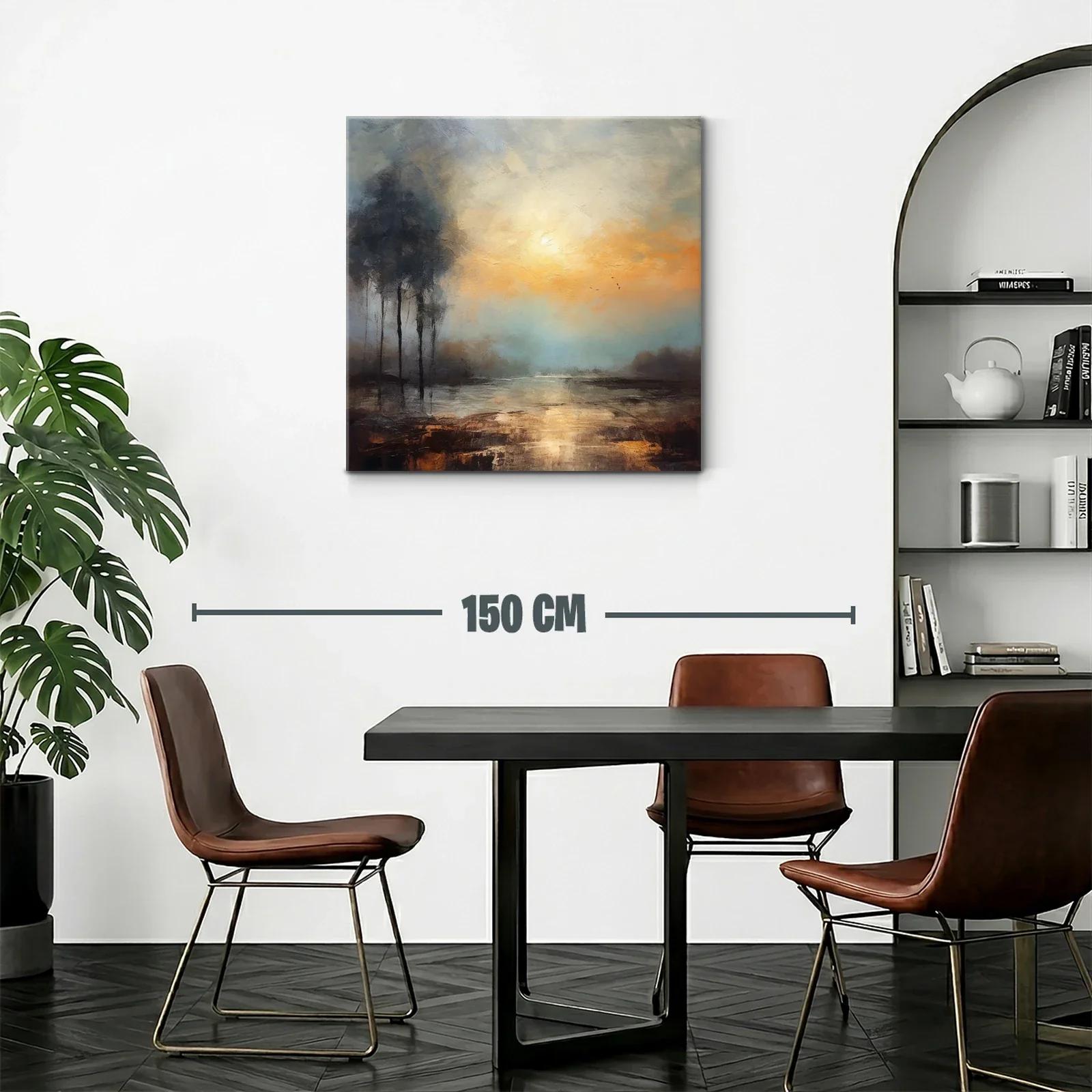 Atardecer nebuloso con silueta de árboles y reflejos dorados — miniatura 2