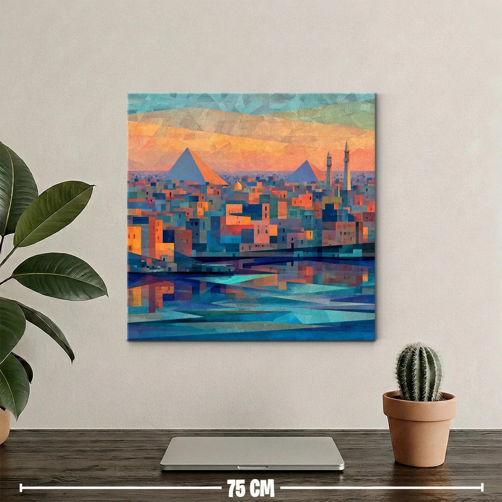 Atardecer sobre ciudad con pirámides y reflejos en agua — miniatura 2
