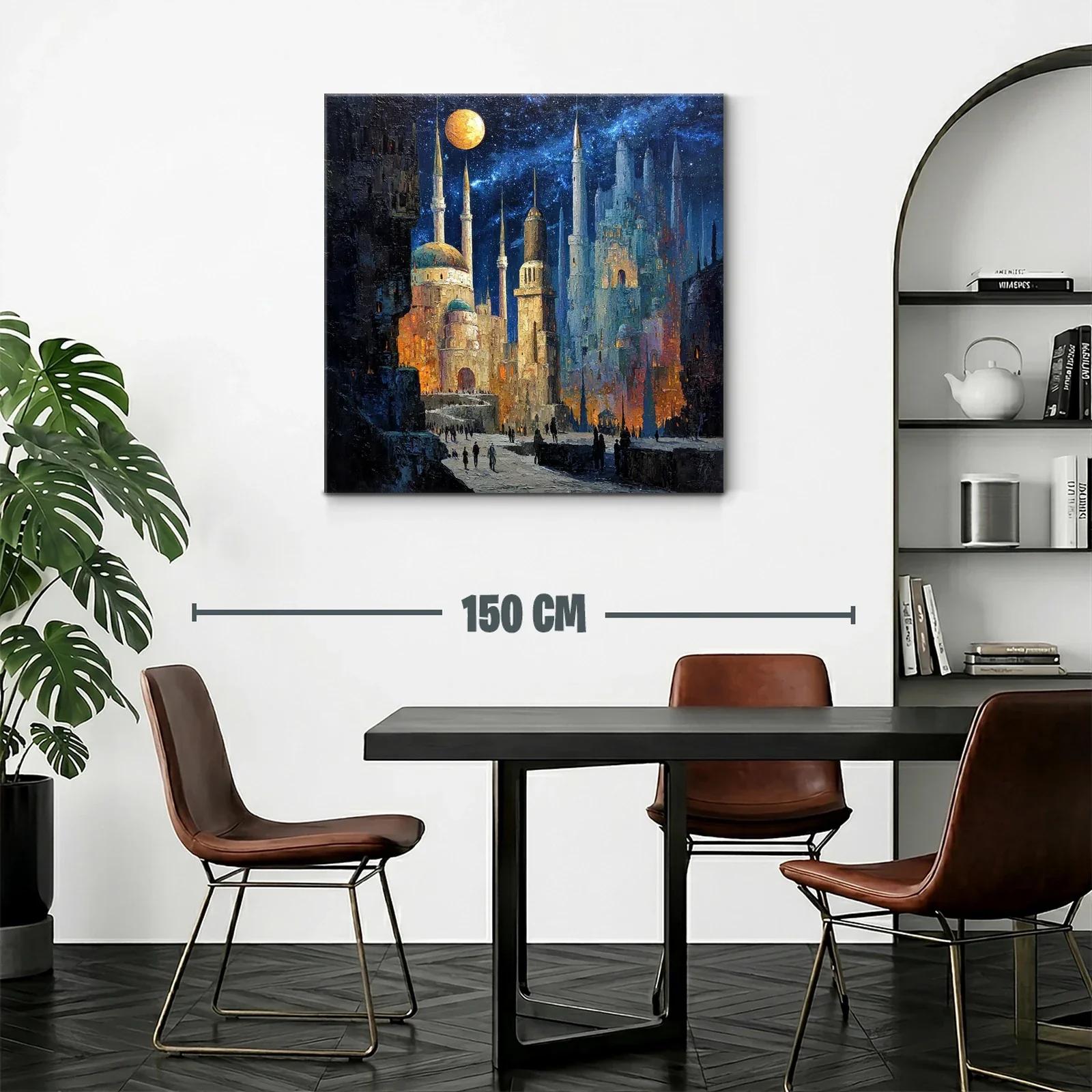 Paisaje urbano nocturno con luna brillante y edificios antiguos — miniatura 2