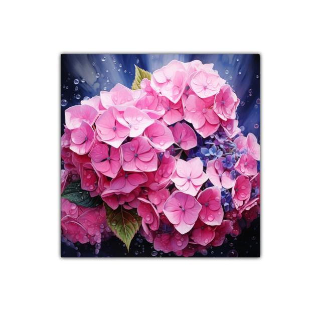 Flores rosas y moradas con gotas de agua en fondo azul