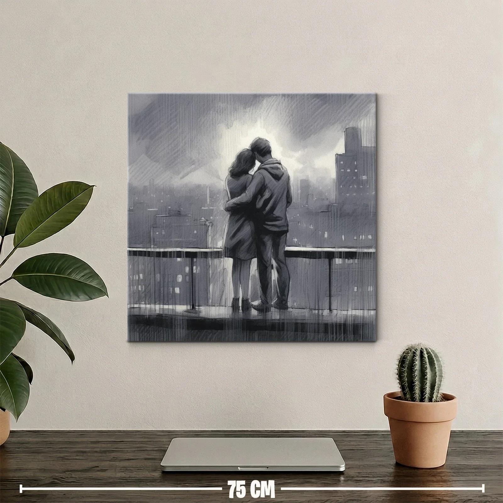 Pareja abrazada en ciudad gris con luz tenue al fondo — miniatura 2