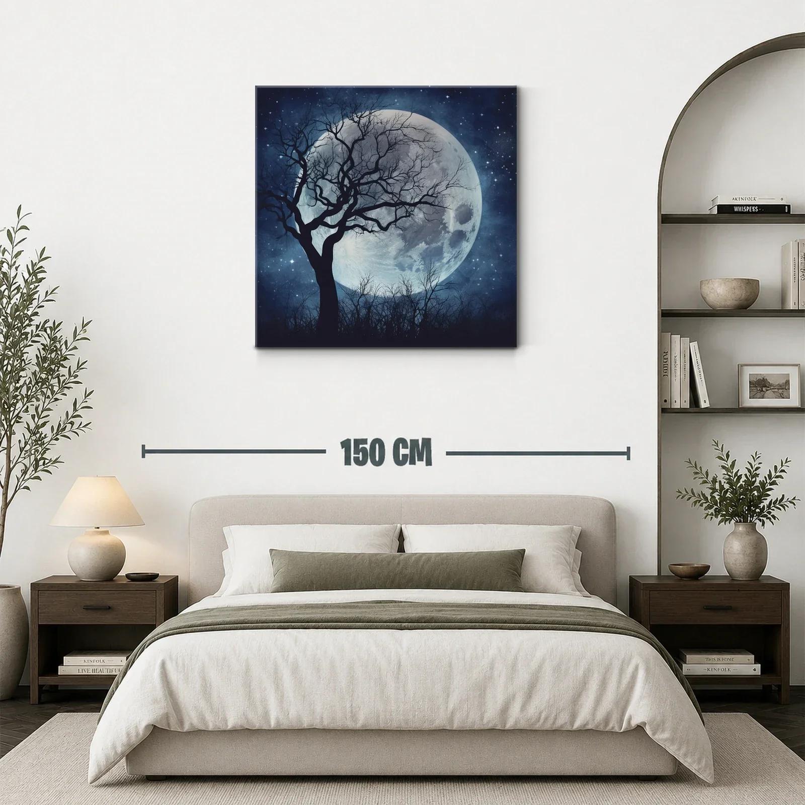 Luna llena iluminando árbol desnudo y cielo estrellado — miniatura 3