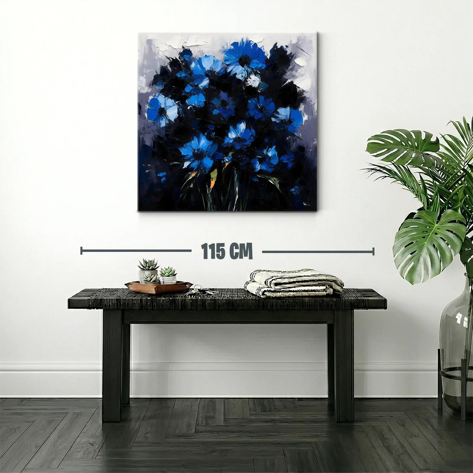 Ramo de flores azules vibrantes sobre fondo oscuro — miniatura 2