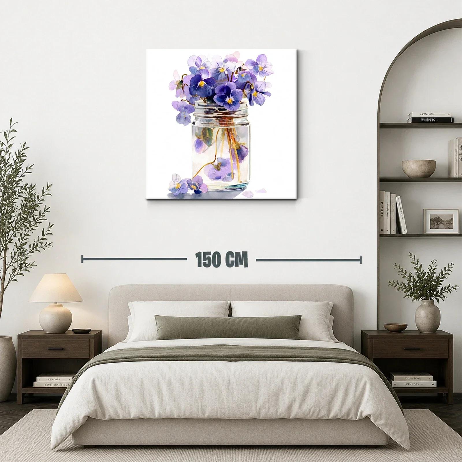 Elegancia natural con ramo de violetas en frasco transparente — miniatura 3