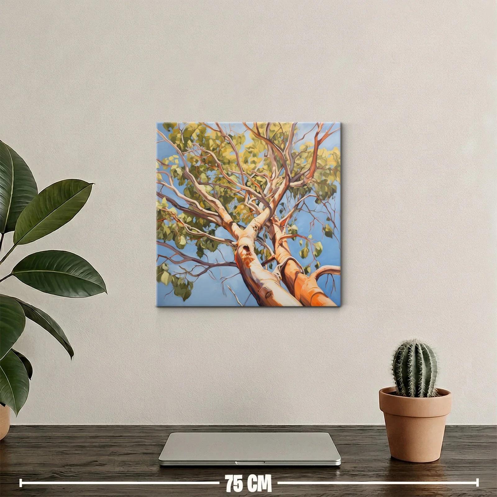 Árbol con ramas extendidas y follaje verde bajo cielo azul — miniatura 2