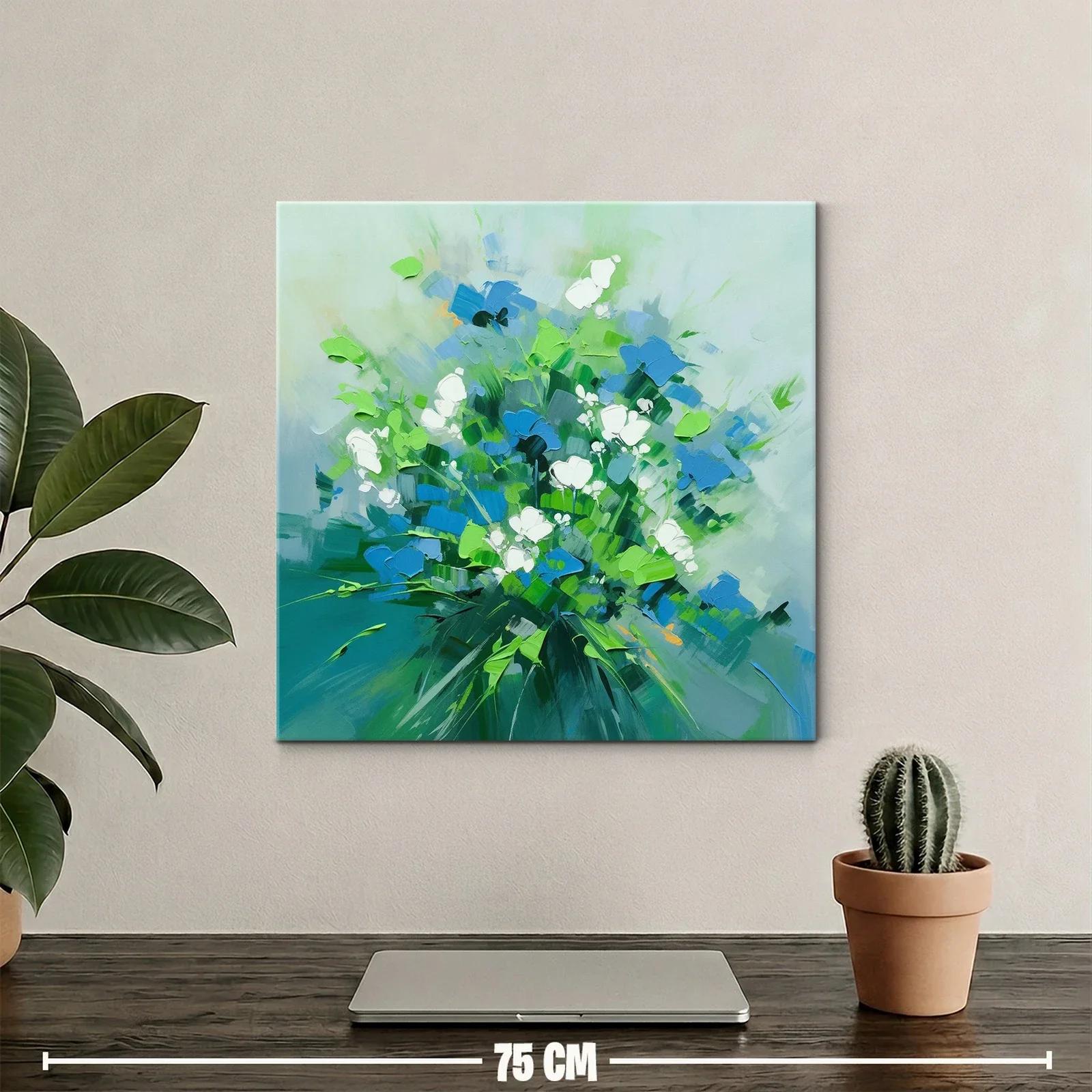 Bouquet vibrante con flores azules y blancas sobre fondo suave — miniatura 2