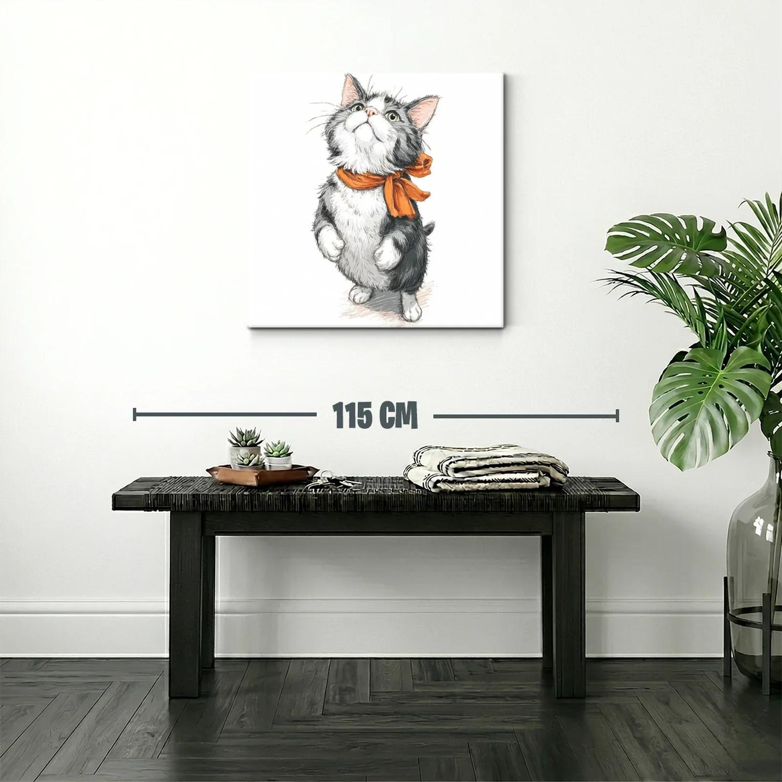 Tierno gato con pañuelo naranja en pose dulce y juguetona — miniatura 2