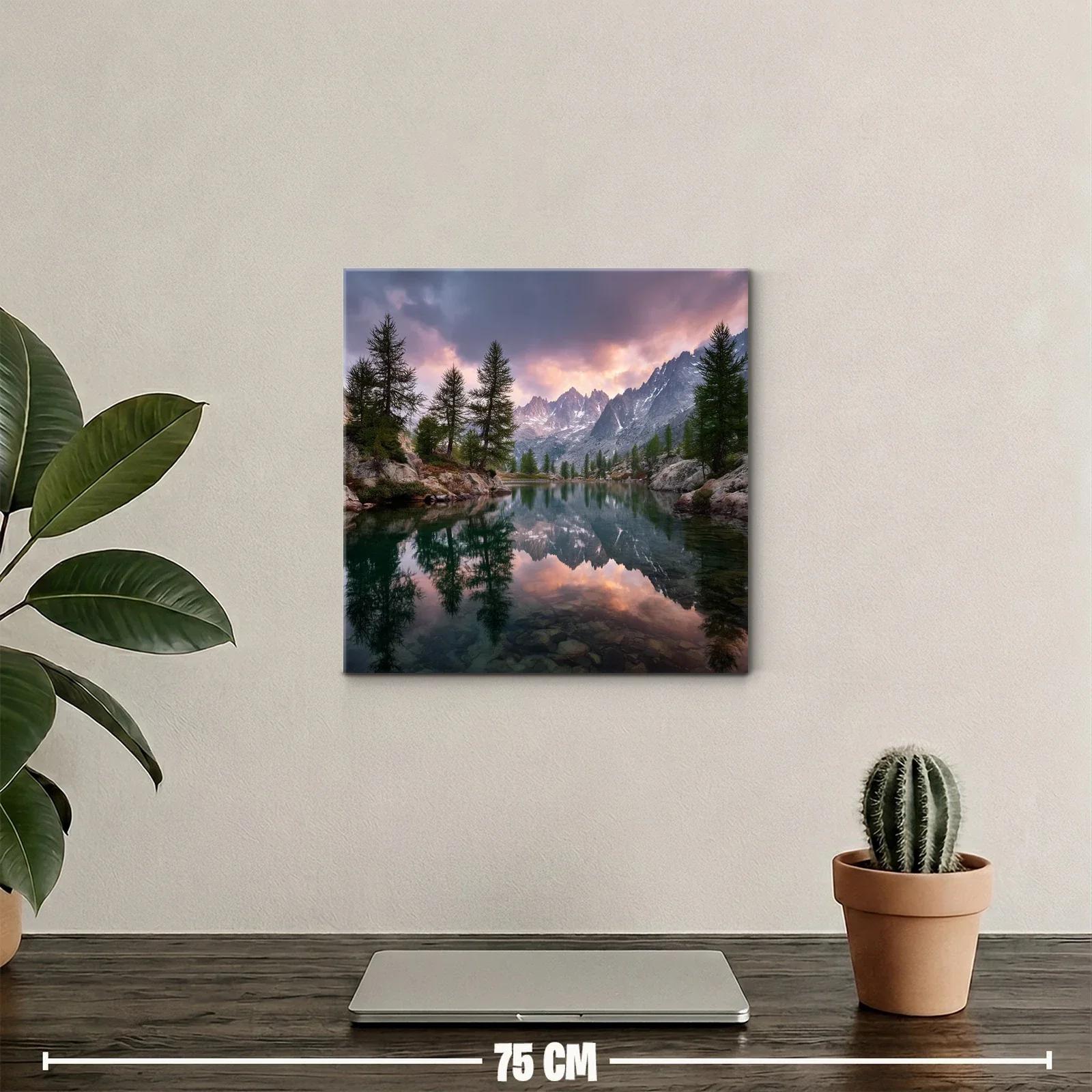 Paisaje montañoso reflejado en lago al atardecer — miniatura 2