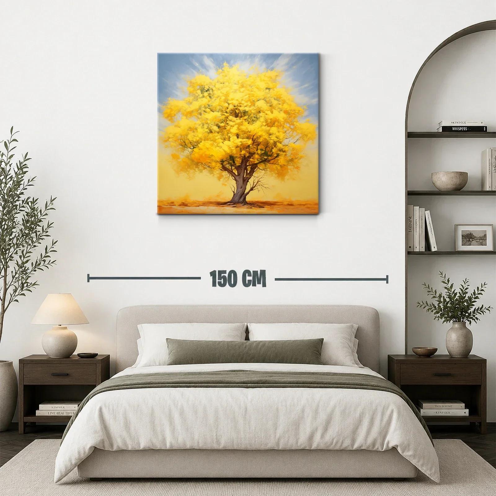 Árbol con follaje dorado bajo cielo suave azul — miniatura 3