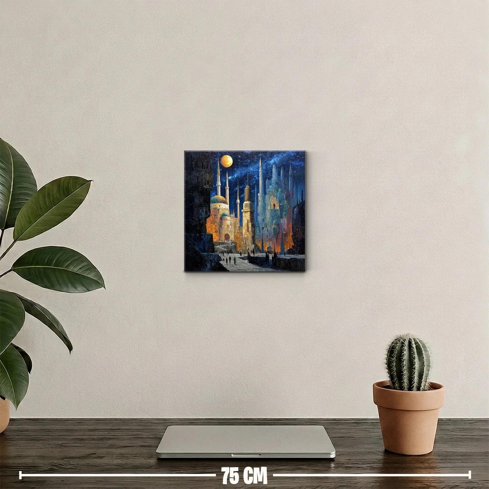 Paisaje urbano nocturno con luna brillante y edificios antiguos — miniatura 2
