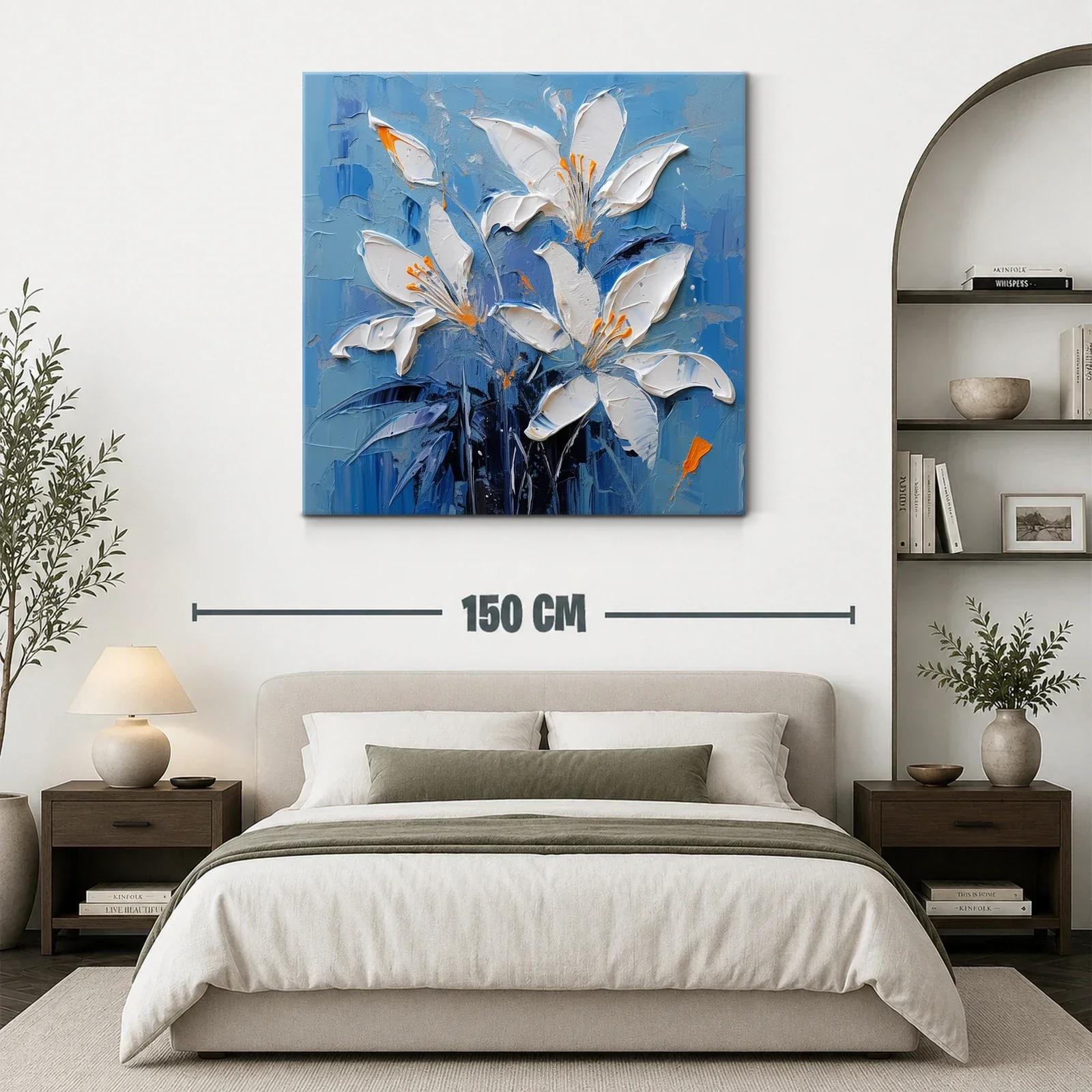 Cuadro floral en tonos azules y blancos con detalles naranjas — miniatura 3