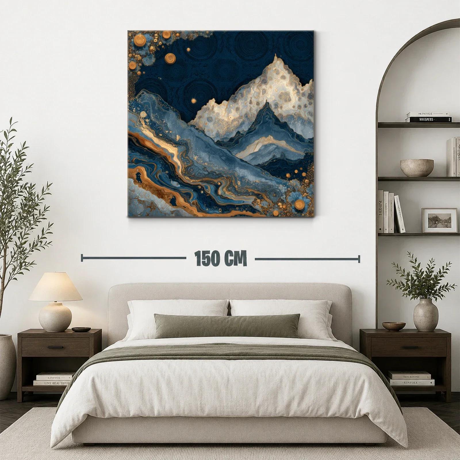 Montañas abstractas con destellos dorados y azul profundo — miniatura 3