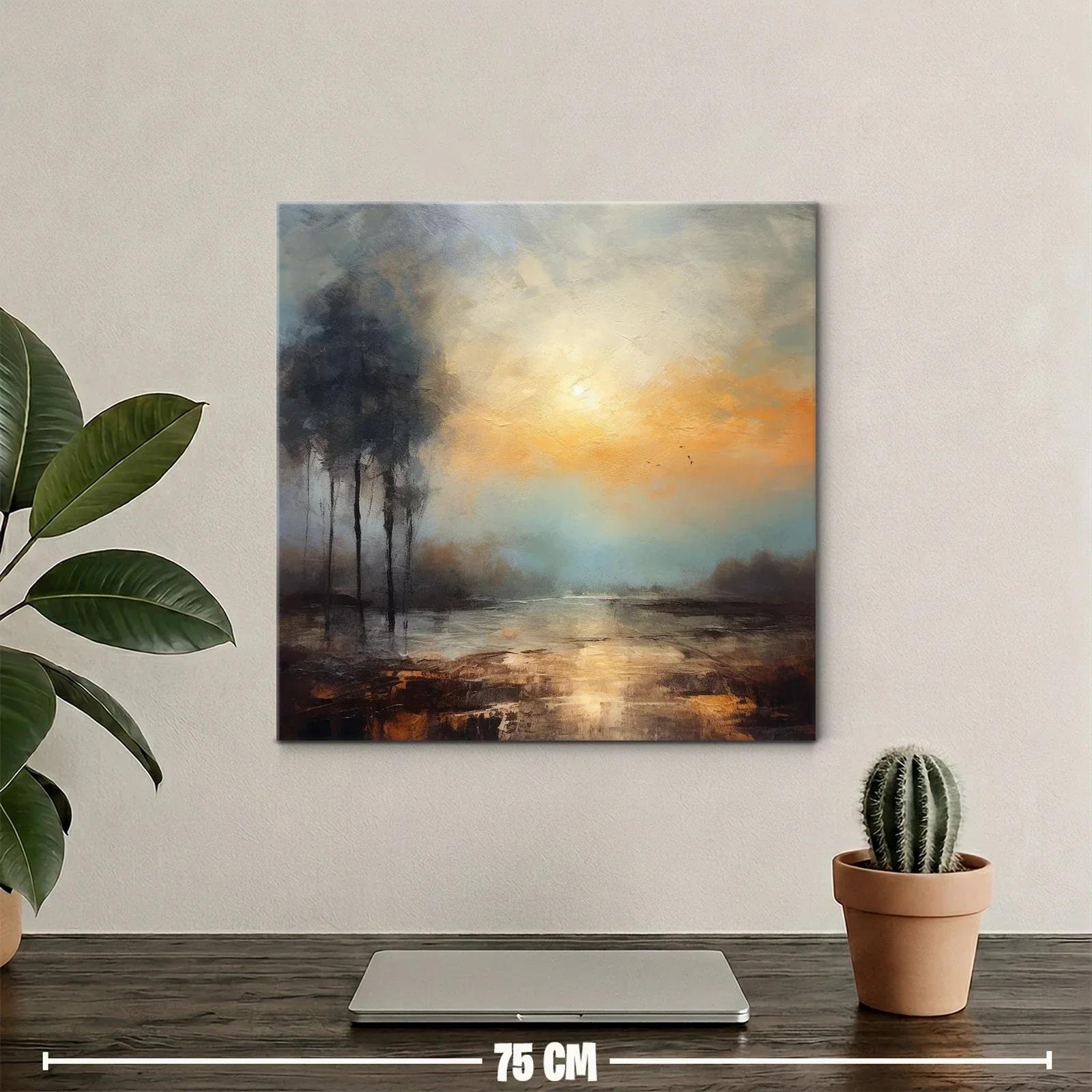 Atardecer nebuloso con silueta de árboles y reflejos dorados — miniatura 2
