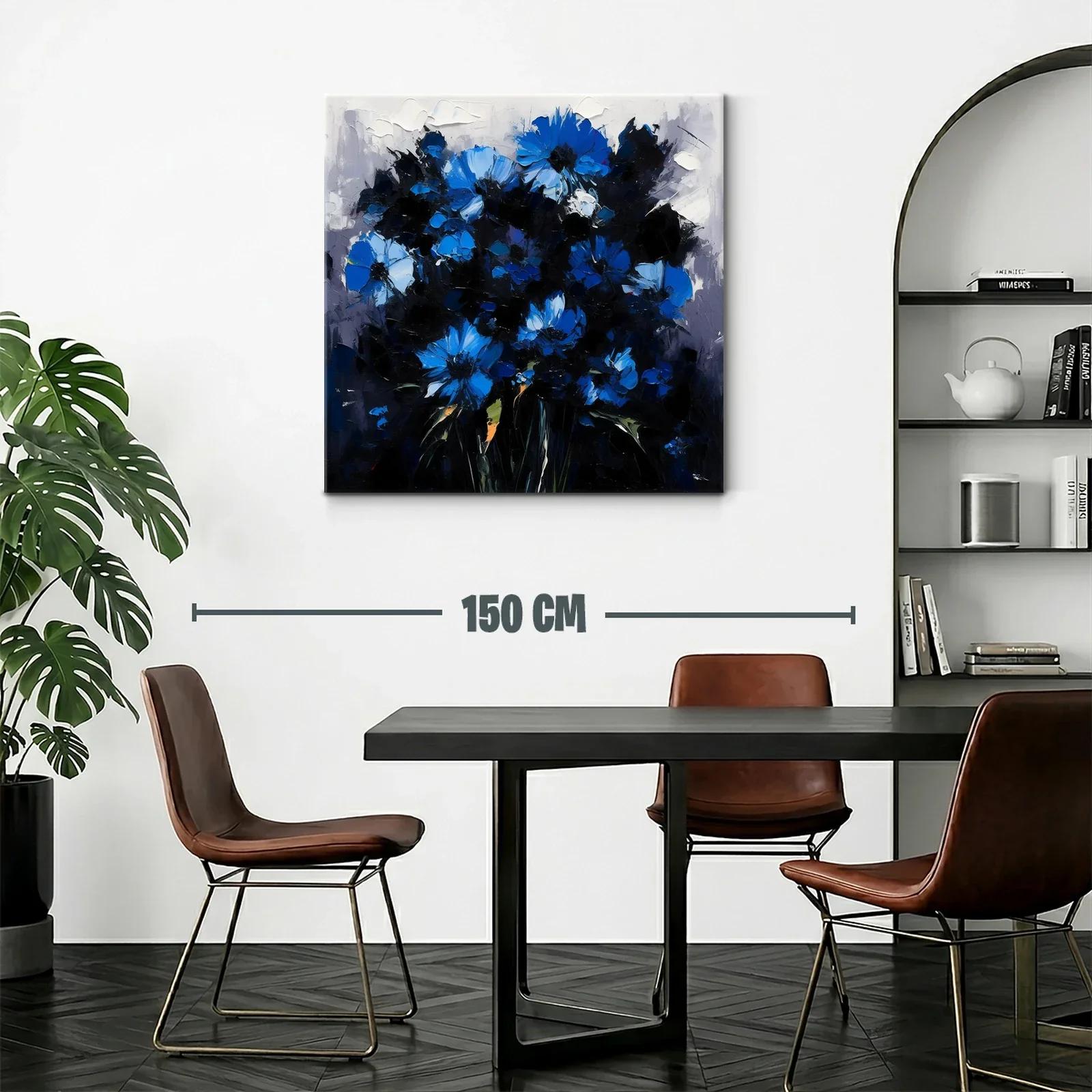 Ramo de flores azules vibrantes sobre fondo oscuro — miniatura 2