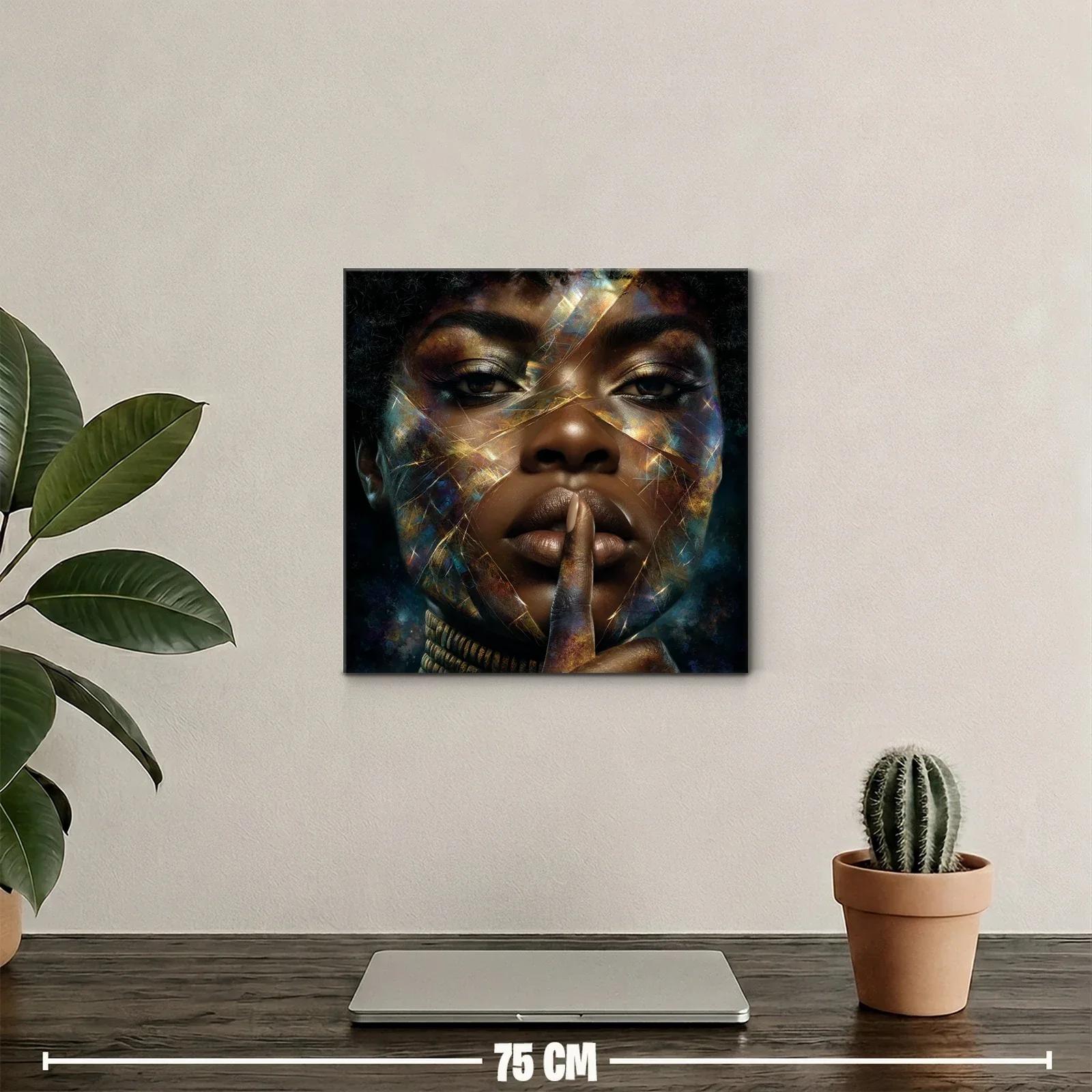 Retrato femenino con efecto de fractura dorada y misterio — miniatura 2