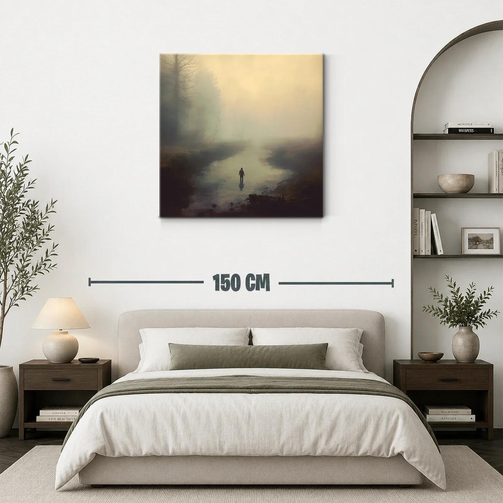 Paisaje nebuloso con figura solitaria en río tranquilo — miniatura 3