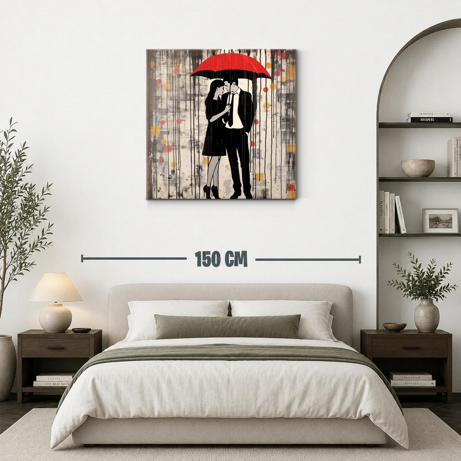 Pareja bajo paraguas rojo en escena urbana lluviosa — miniatura 3