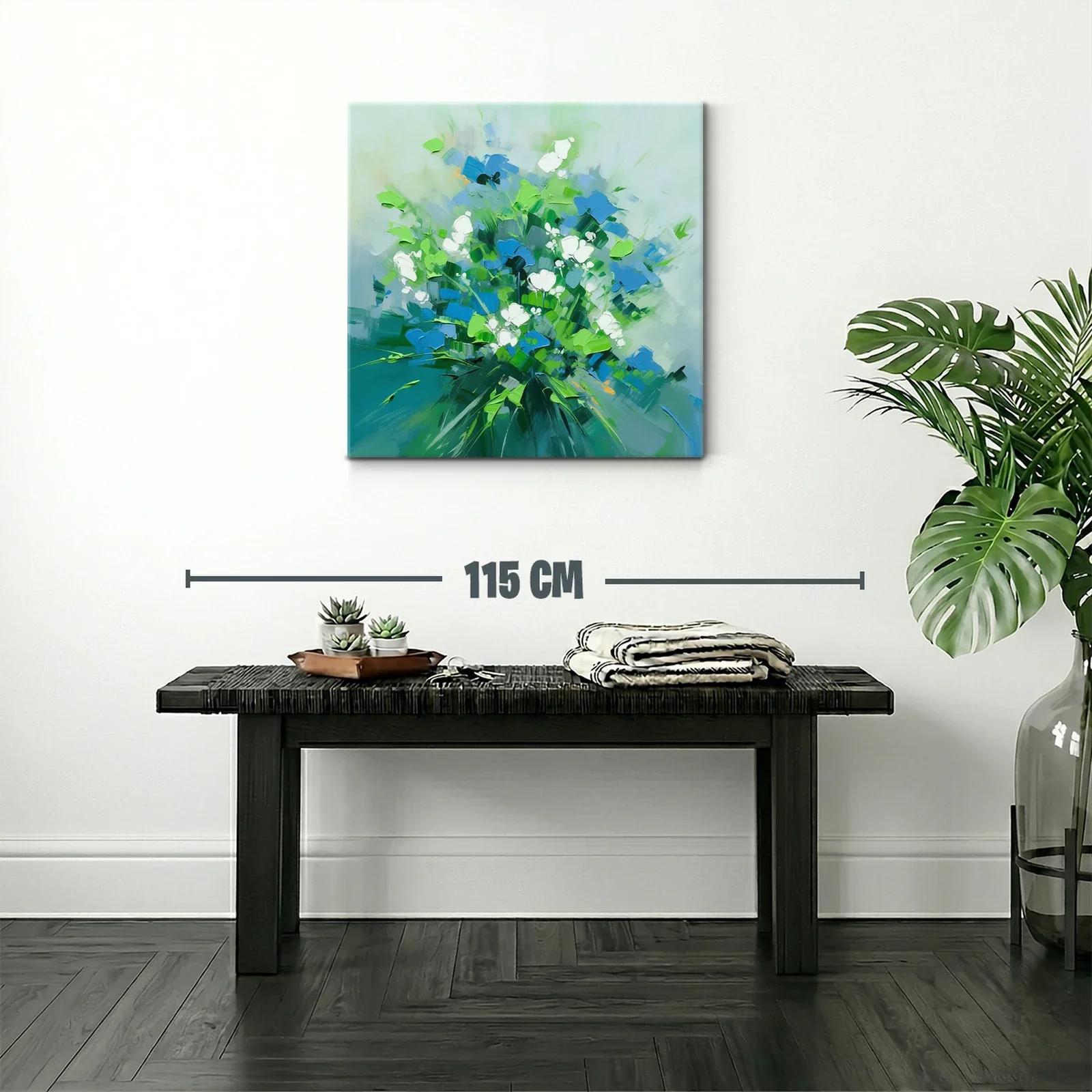 Bouquet vibrante con flores azules y blancas sobre fondo suave — miniatura 2