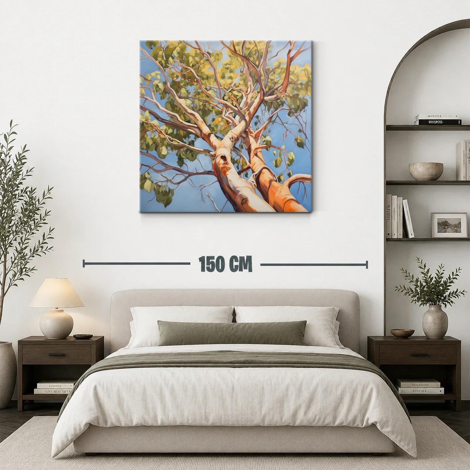 Árbol con ramas extendidas y follaje verde bajo cielo azul — miniatura 3
