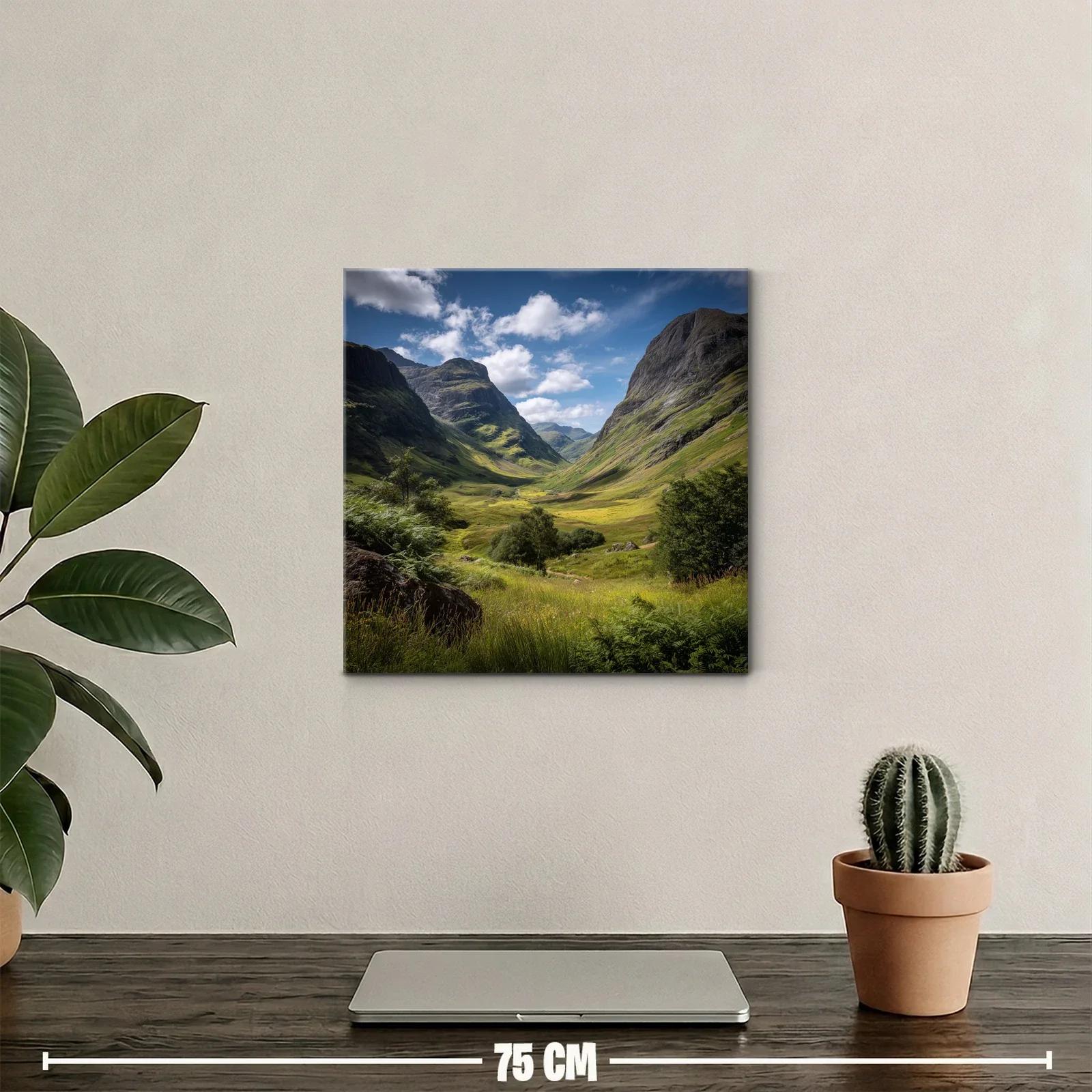 Impresionante paisaje de montaña con cielo azul y praderas verdes — miniatura 2