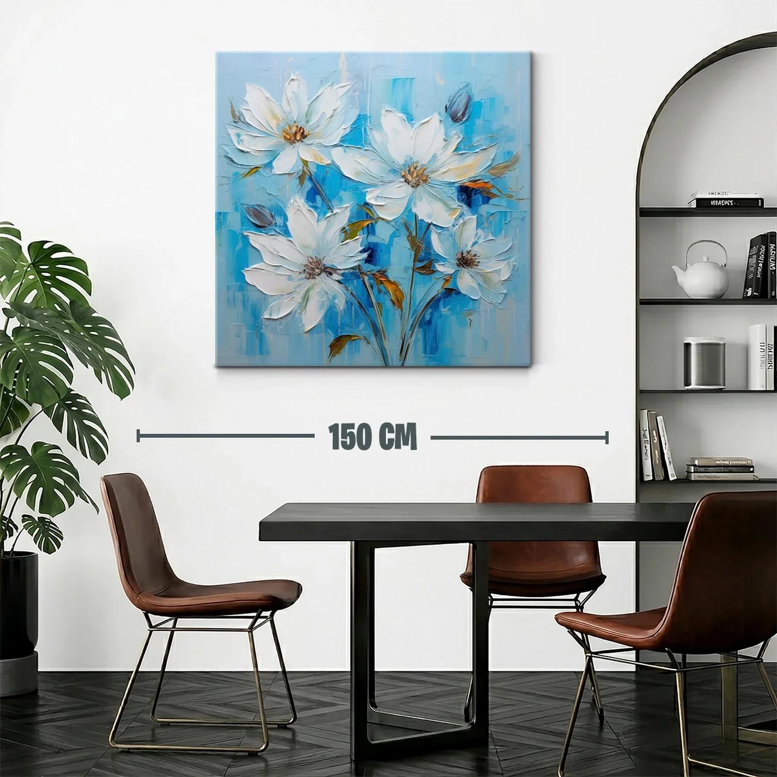 Flores blancas sobre fondo azul en delicada composición — miniatura 2